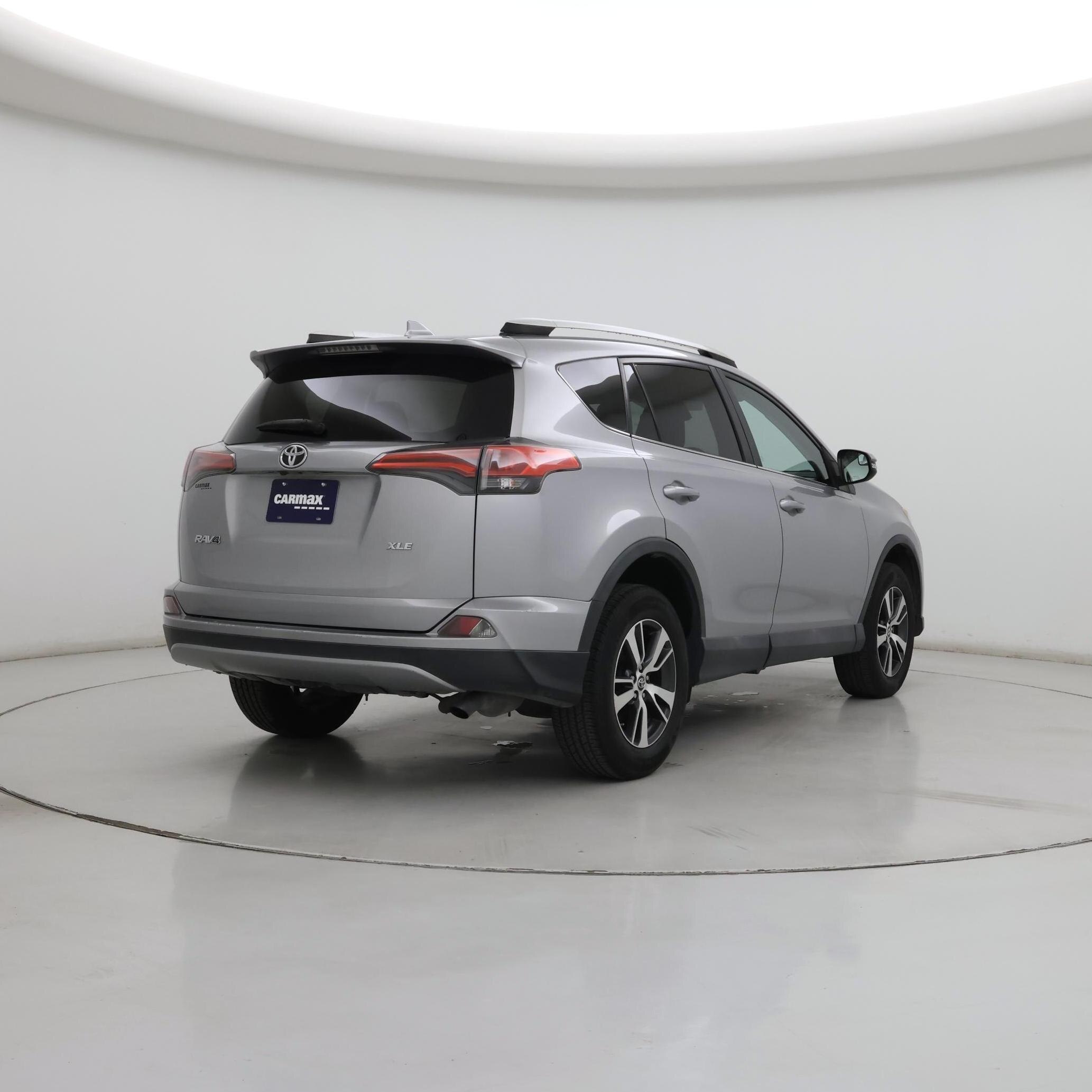 Thumbnail: 2018 Toyota RAV4 - 8