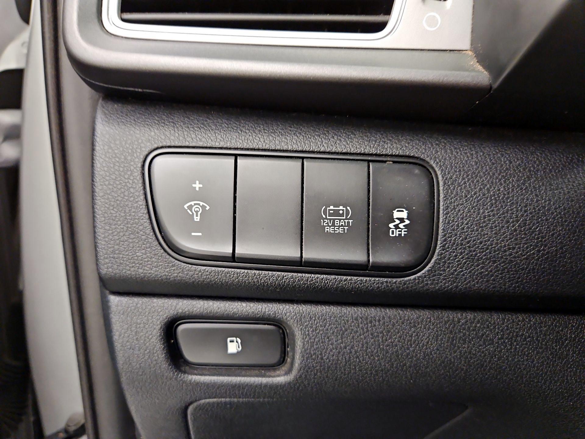 Thumbnail: 2019 Kia Niro - 13