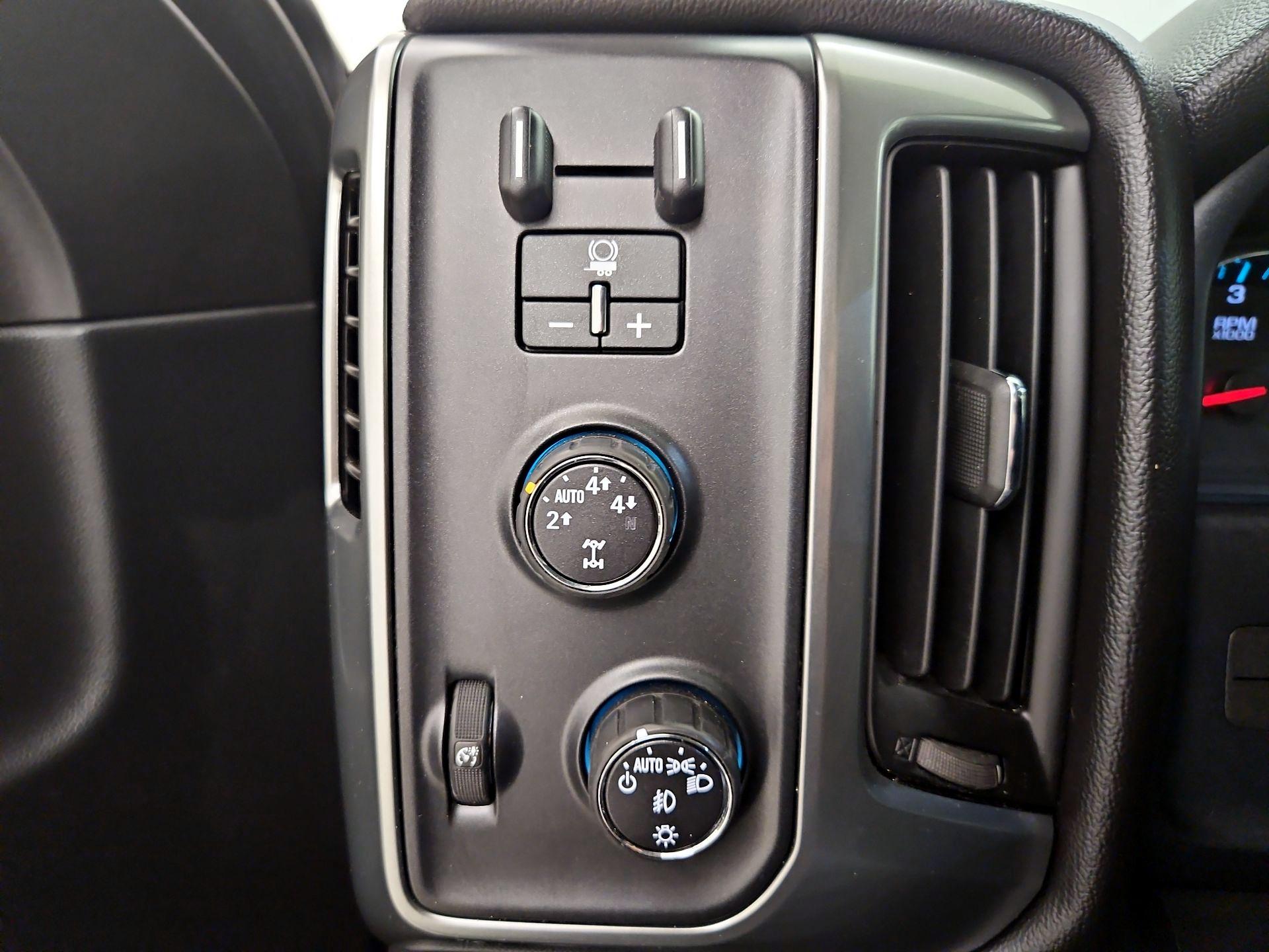 Thumbnail: 2016 Chevrolet Silverado 1500 - 13