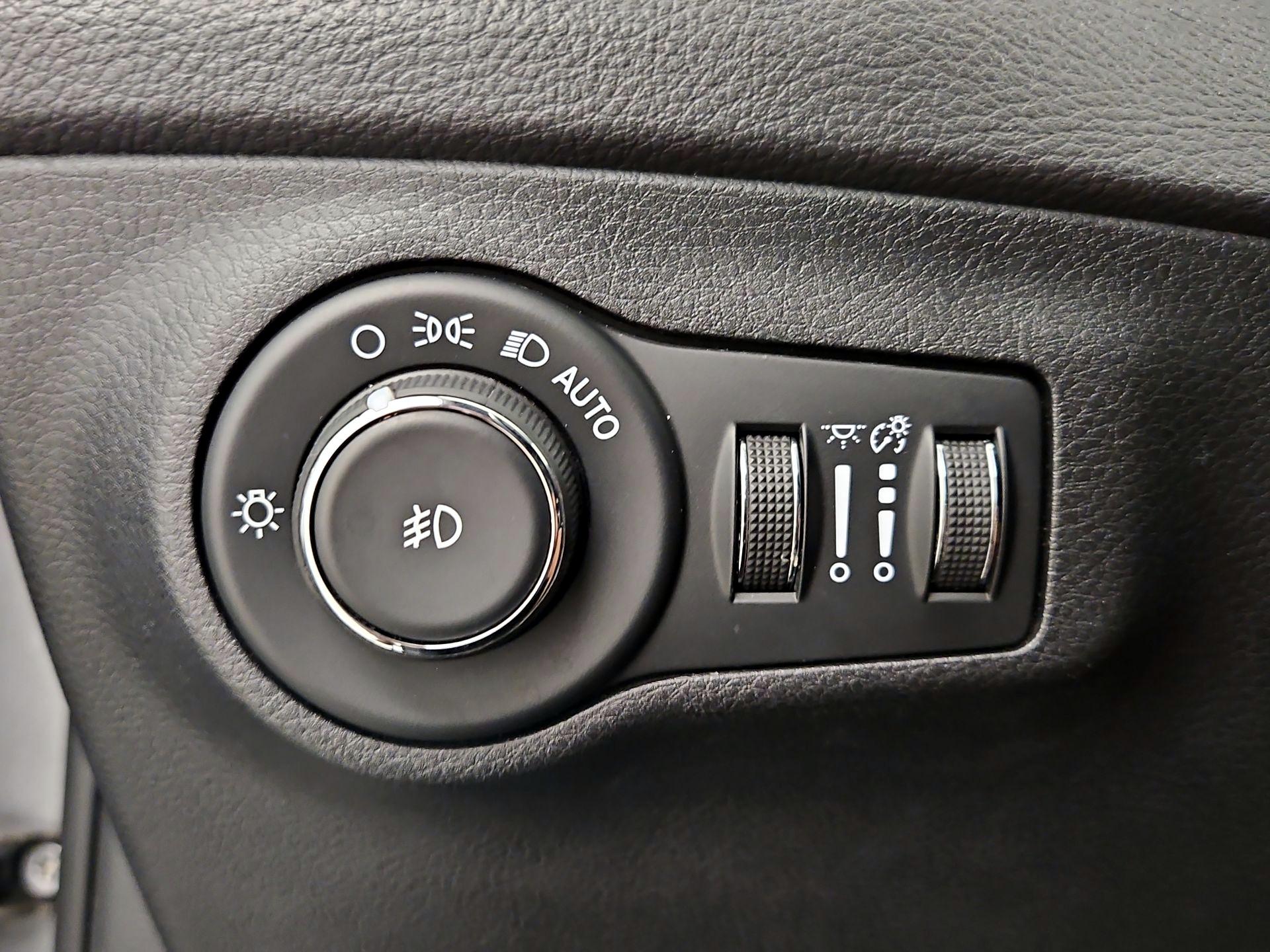 Thumbnail: 2018 Jeep Compass - 13