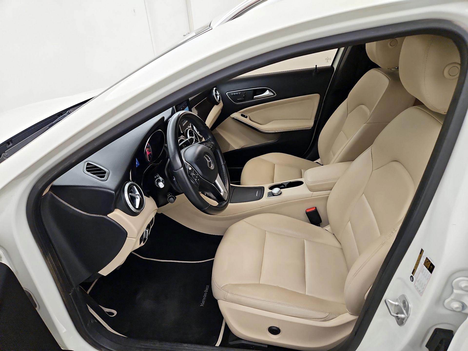 Thumbnail: 2015 Mercedes-Benz GLA - 11