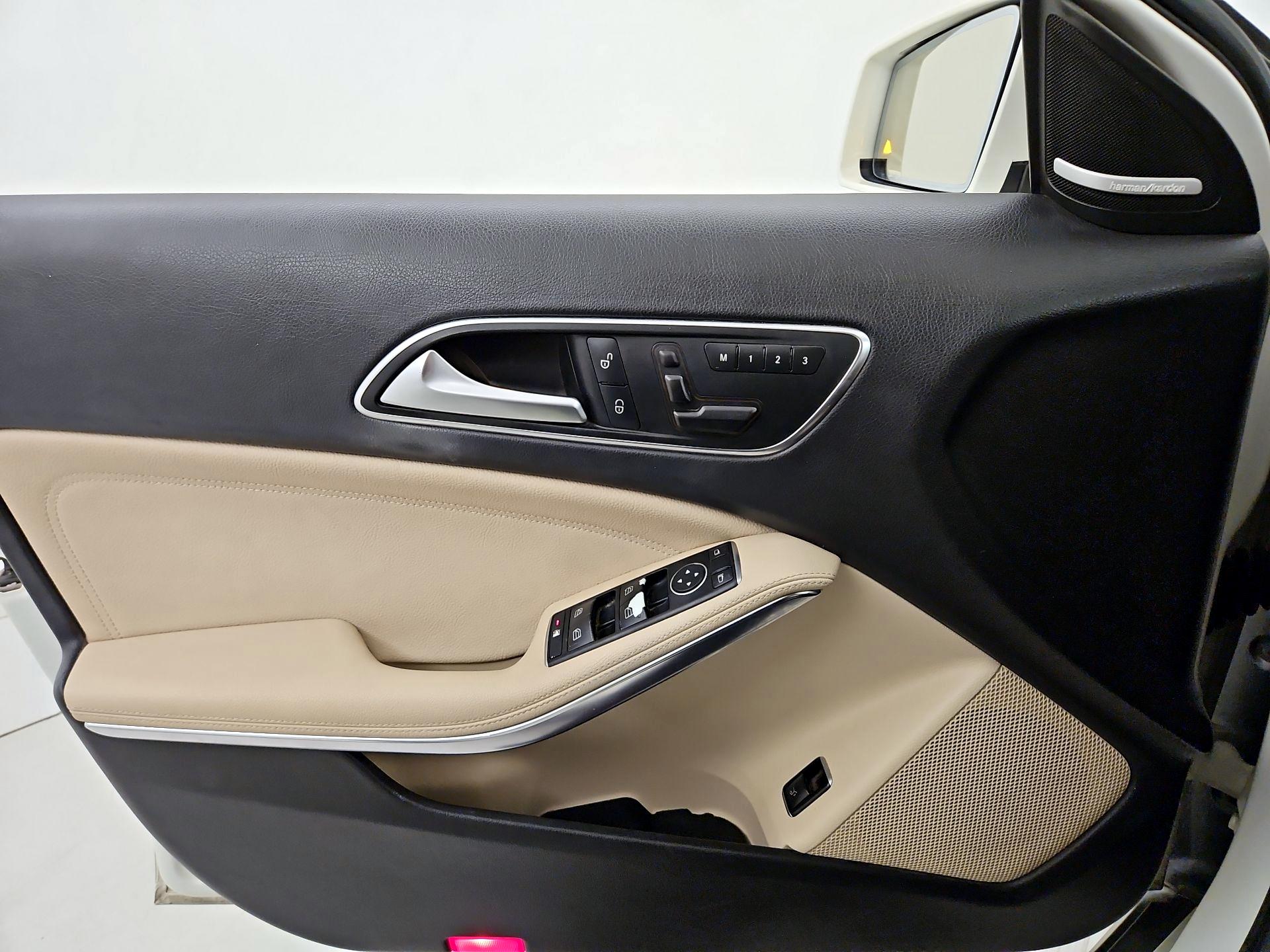 Thumbnail: 2015 Mercedes-Benz GLA - 12