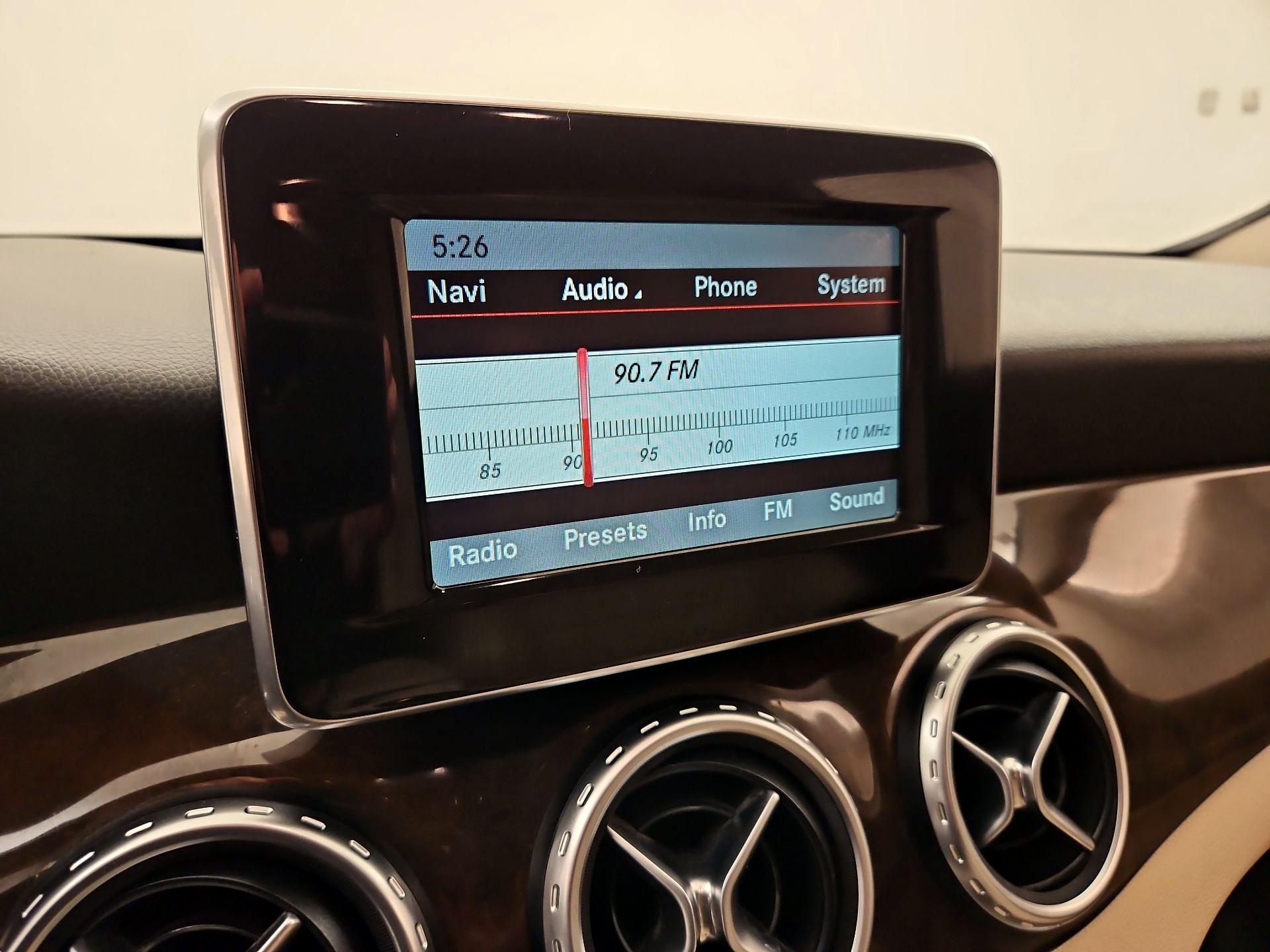 Thumbnail: 2015 Mercedes-Benz GLA - 15