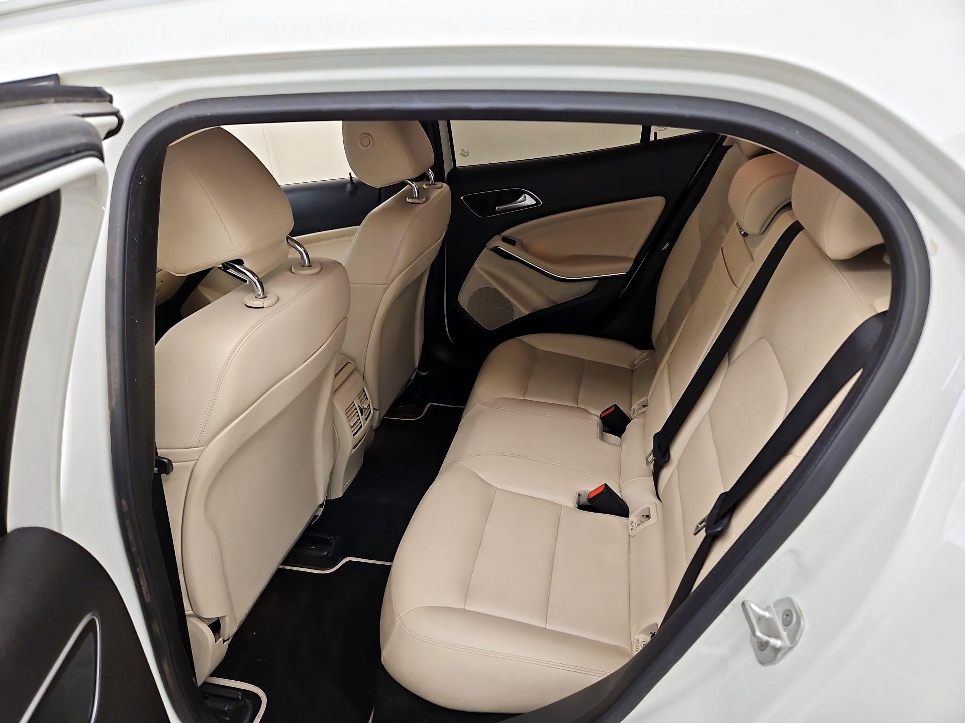 Thumbnail: 2015 Mercedes-Benz GLA - 19