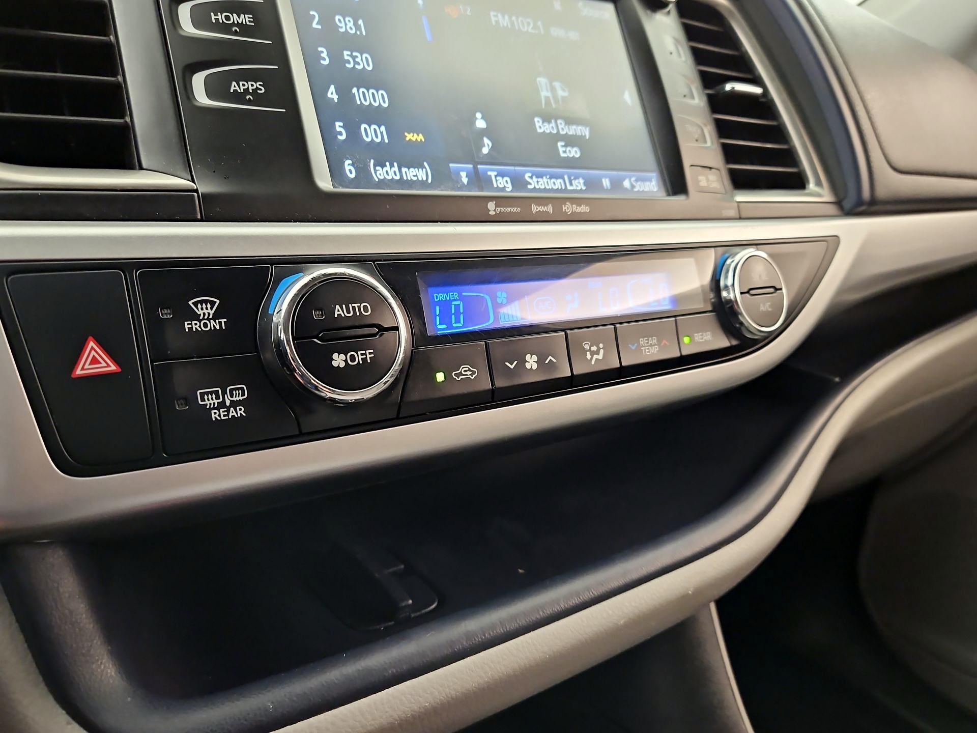 Thumbnail: 2019 Toyota Highlander - 17