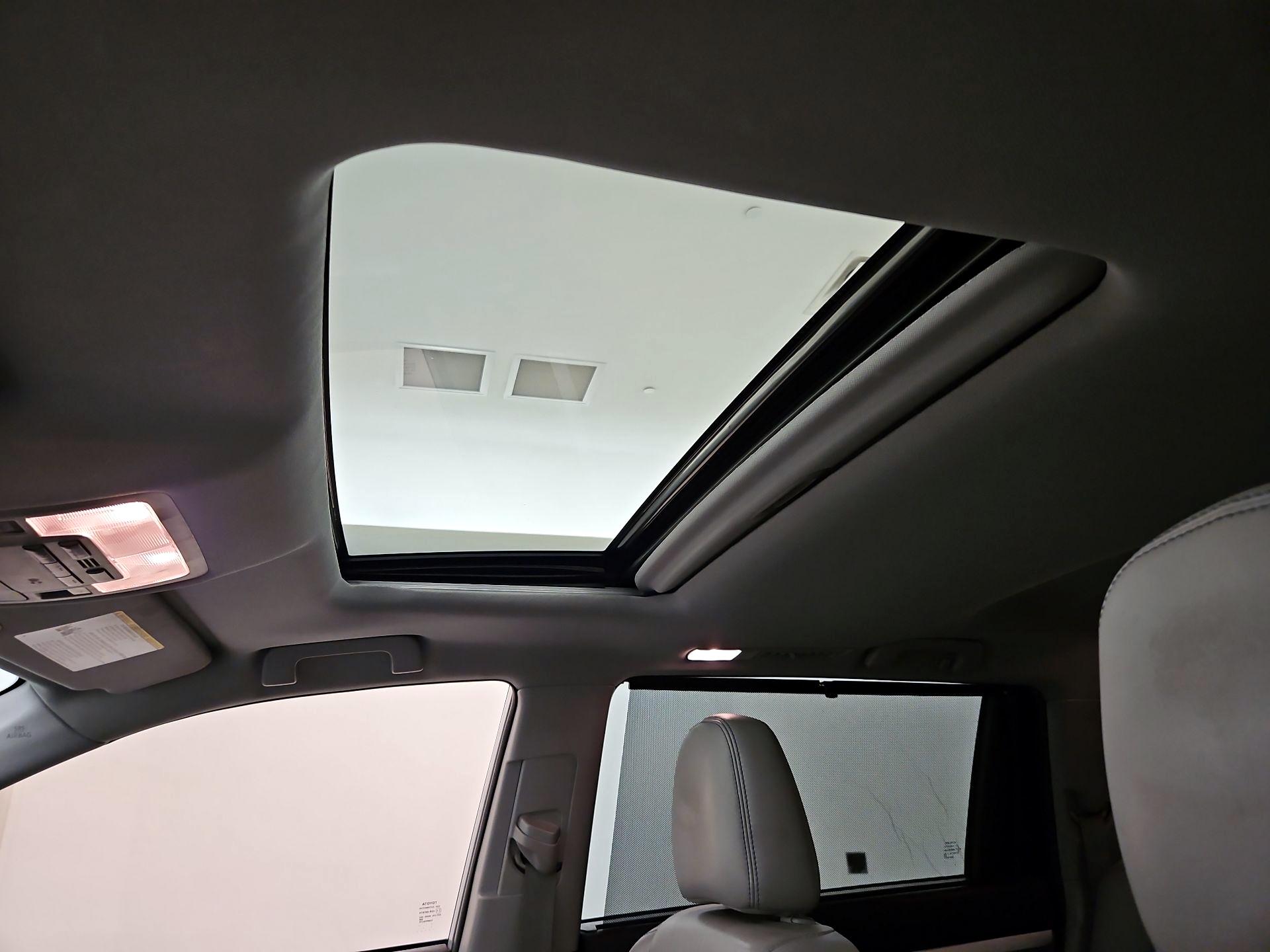 Thumbnail: 2019 Toyota Highlander - 20