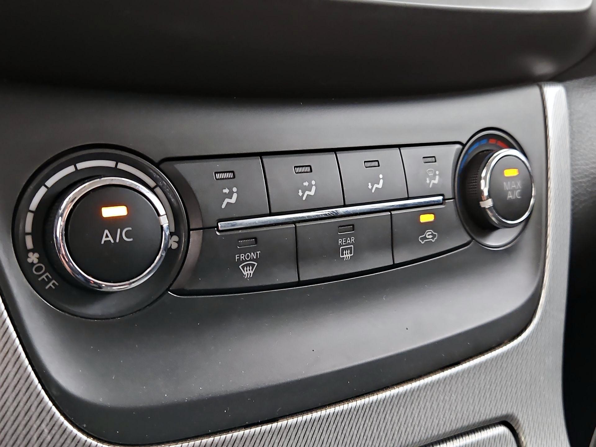 Thumbnail: 2015 Nissan Sentra - 16