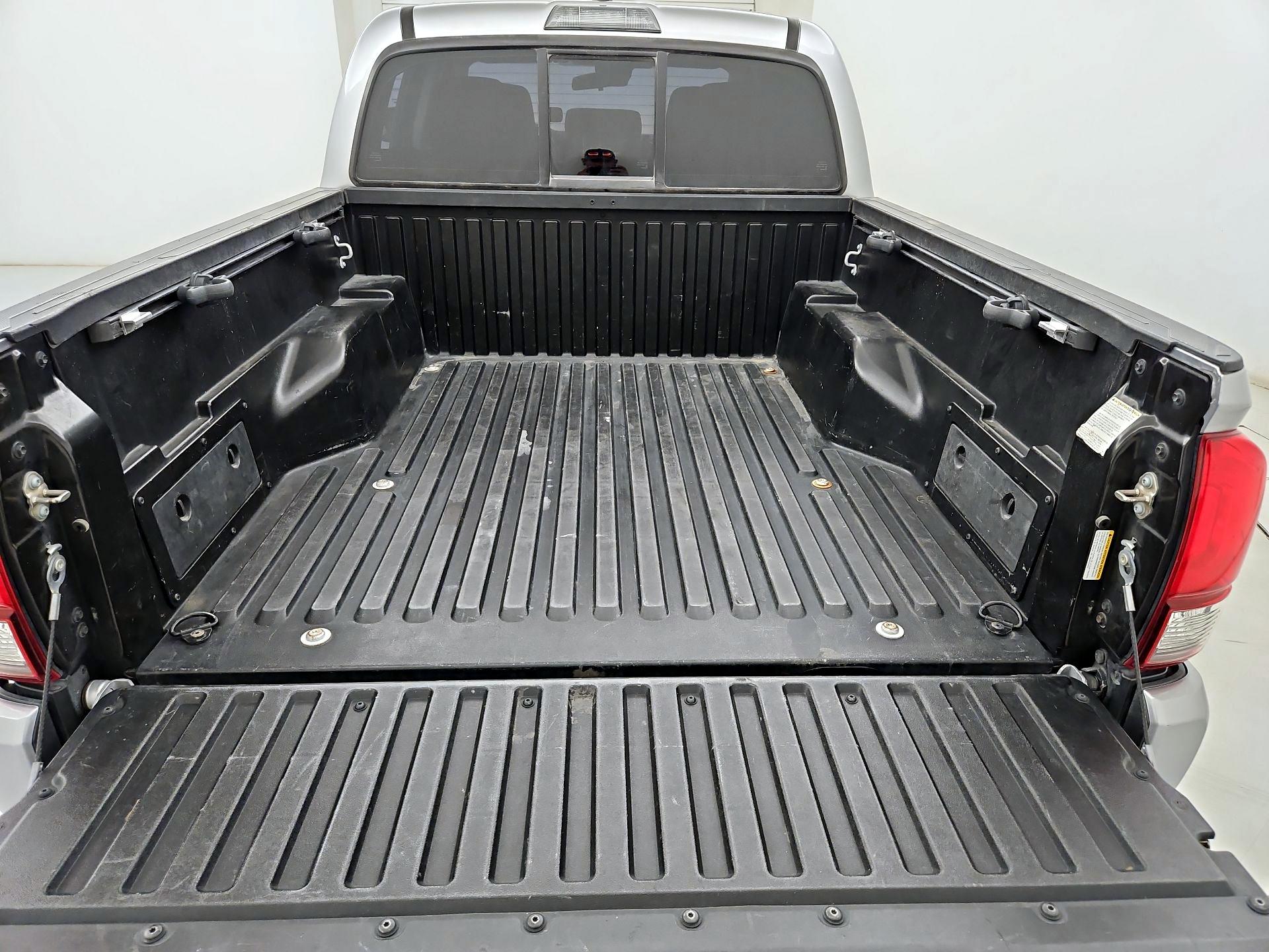 Thumbnail: 2018 Toyota Tacoma - 20