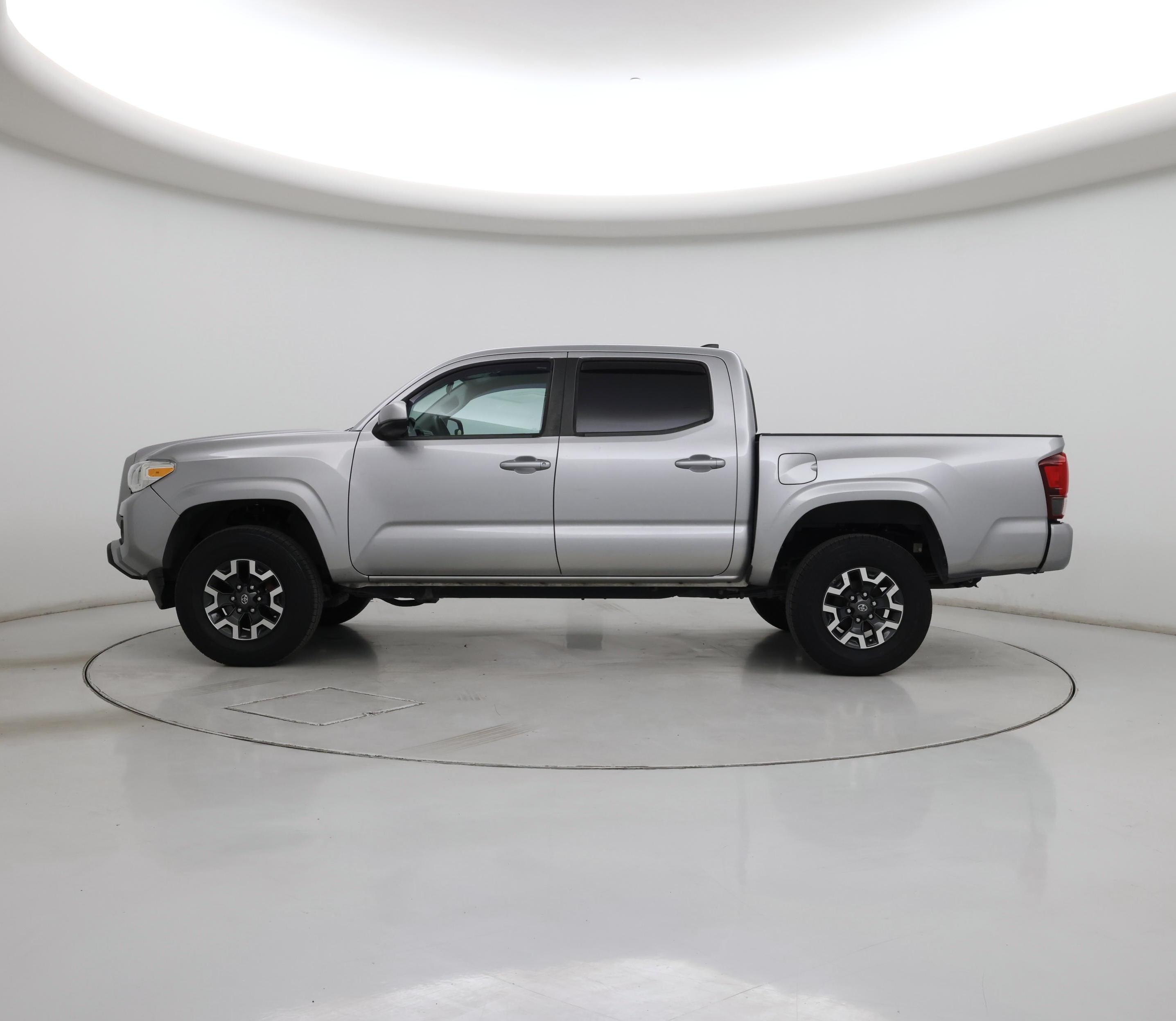 Thumbnail: 2018 Toyota Tacoma - 3
