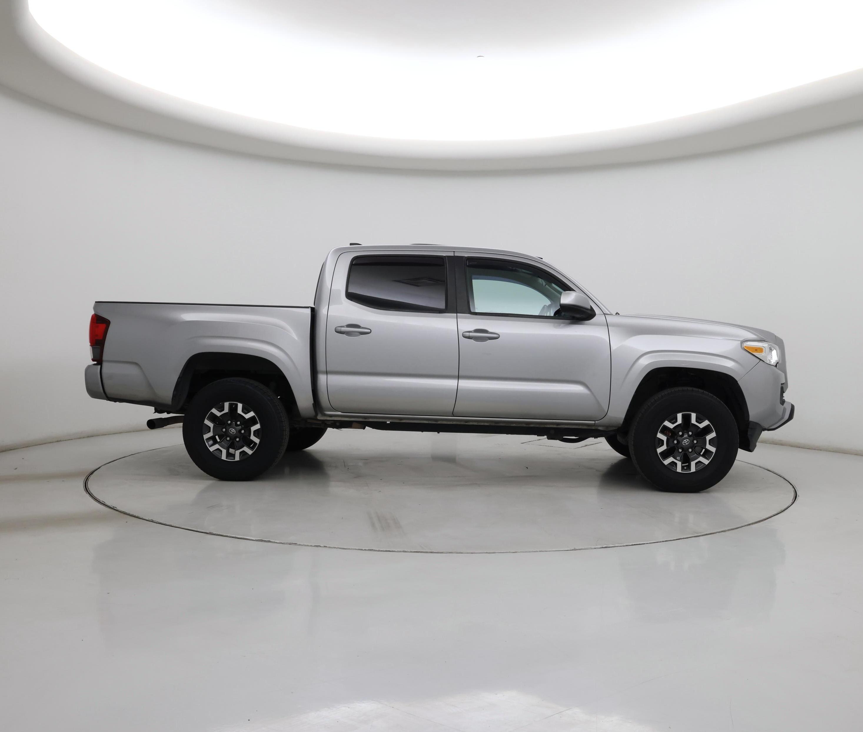 Thumbnail: 2018 Toyota Tacoma - 7
