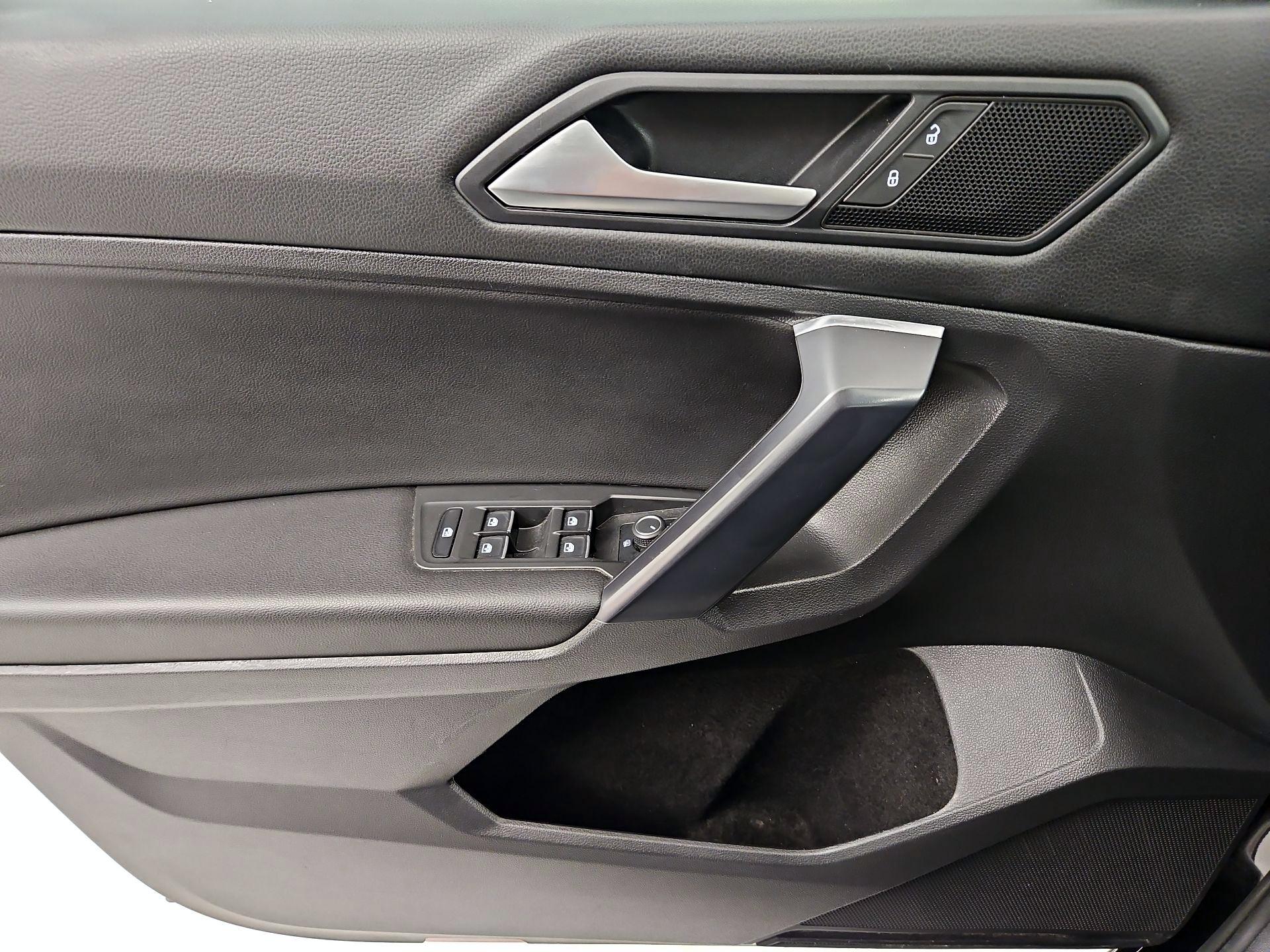 Thumbnail: 2021 Volkswagen Tiguan - 12