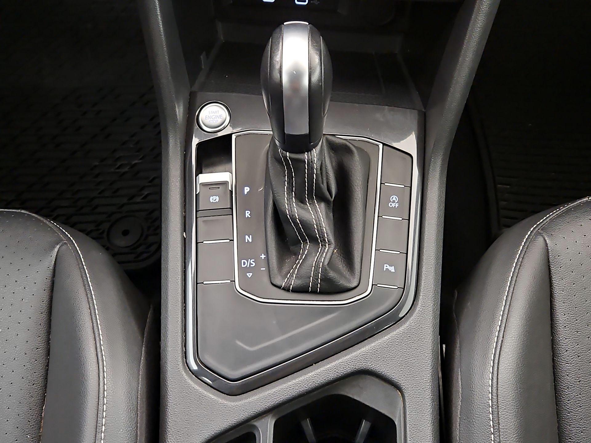 Thumbnail: 2021 Volkswagen Tiguan - 17