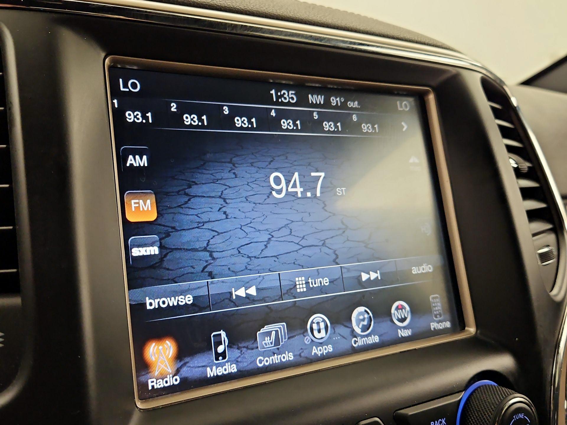 Thumbnail: 2015 Jeep Grand Cherokee - 16