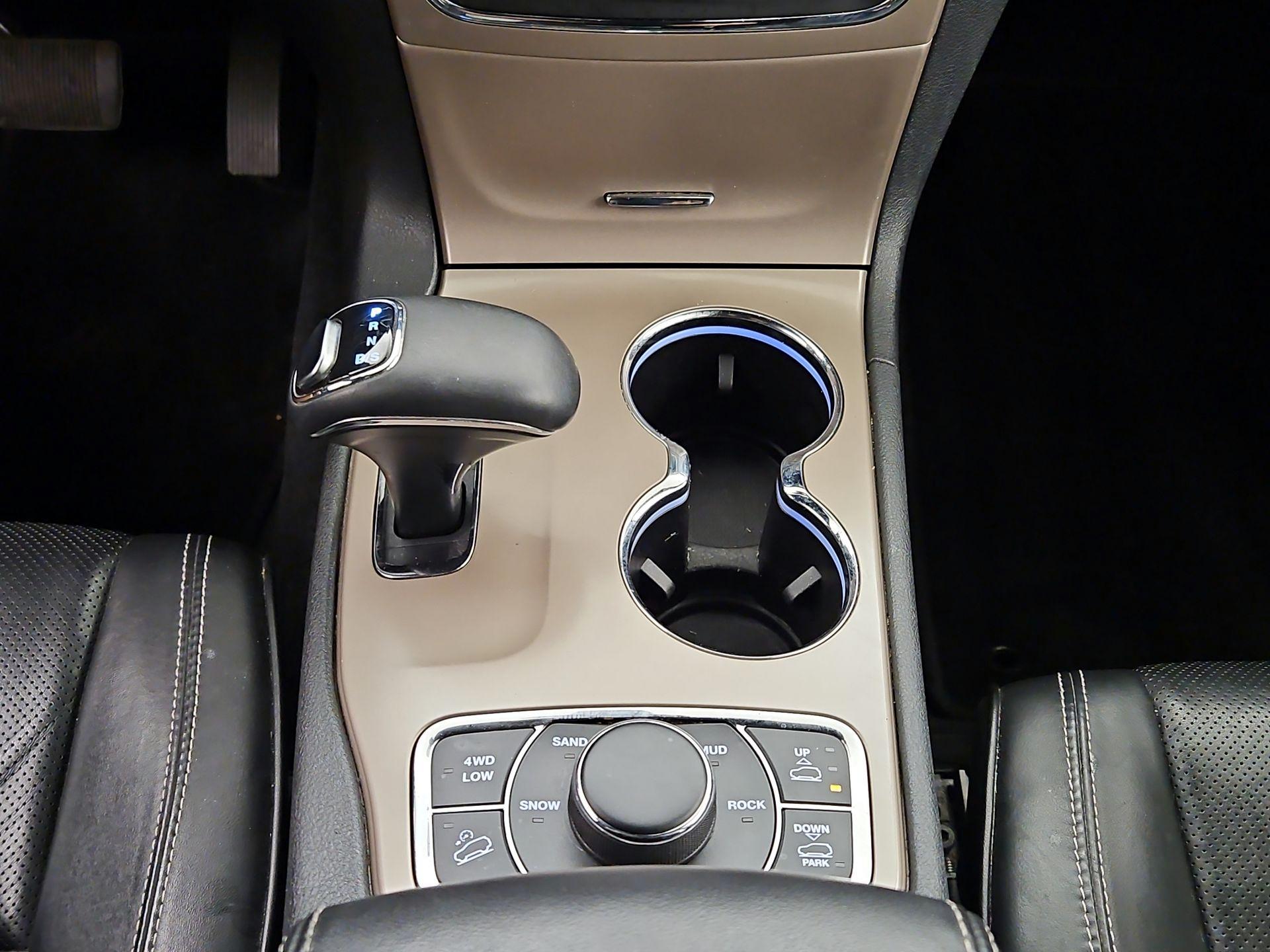 Thumbnail: 2015 Jeep Grand Cherokee - 18