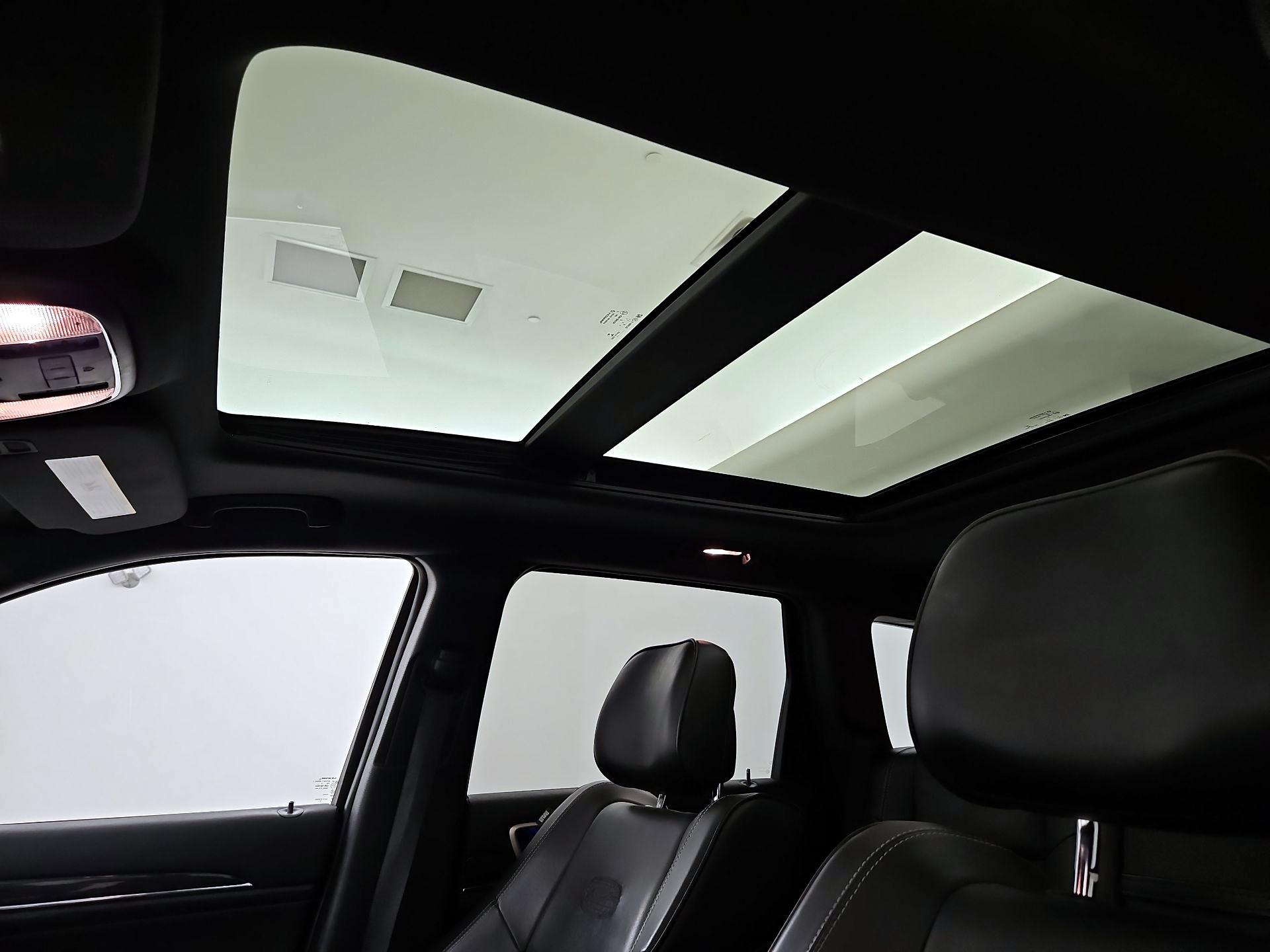 Thumbnail: 2015 Jeep Grand Cherokee - 20