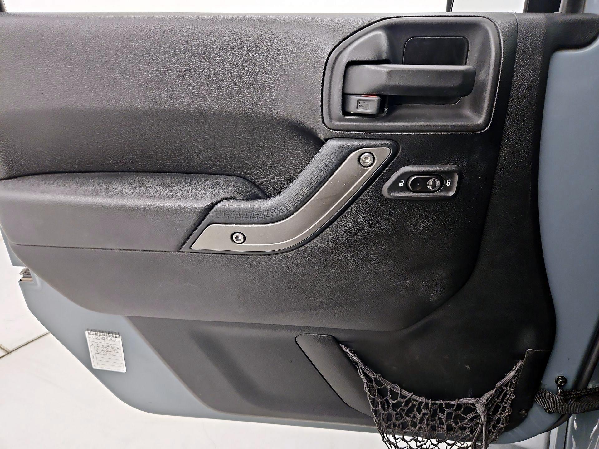 Thumbnail: 2014 Jeep Wrangler - 12