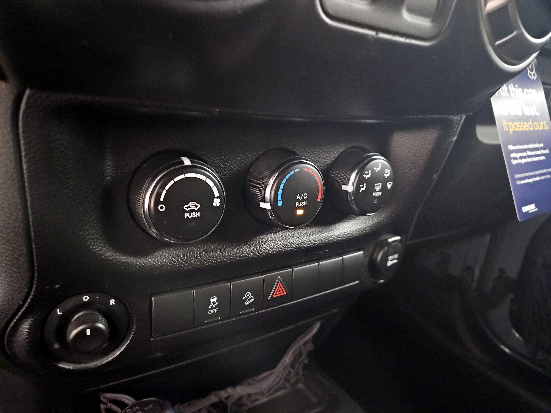 Thumbnail: 2014 Jeep Wrangler - 14