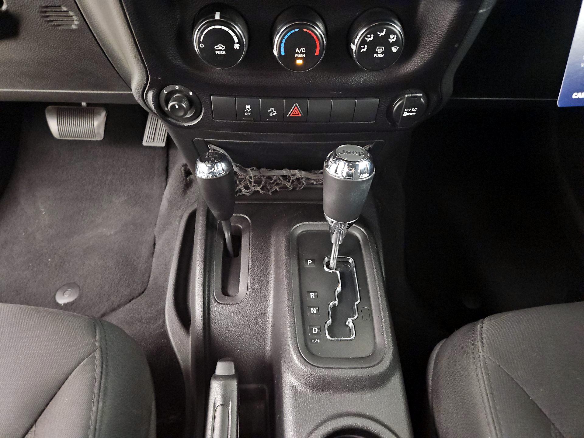 Thumbnail: 2014 Jeep Wrangler - 15