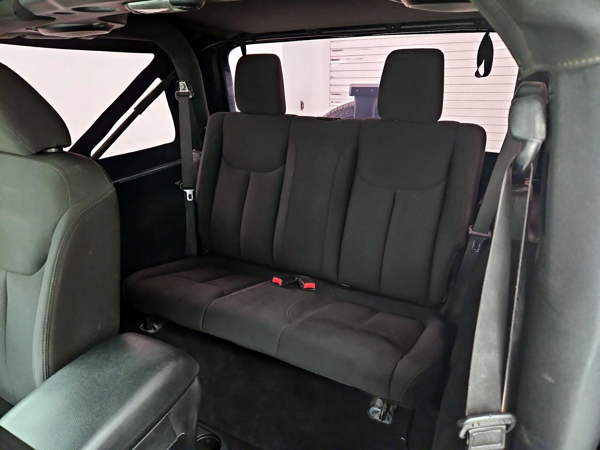 Thumbnail: 2014 Jeep Wrangler - 16