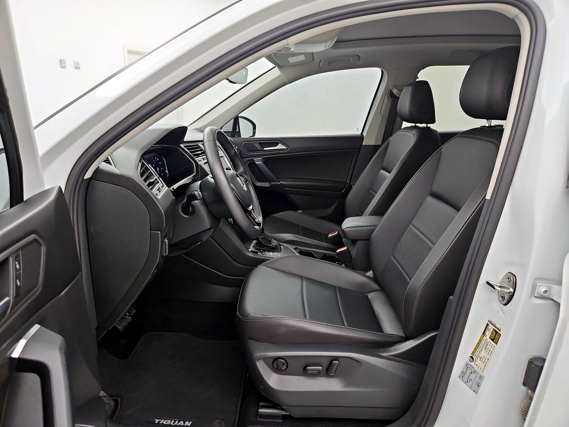 Thumbnail: 2020 Volkswagen Tiguan - 11