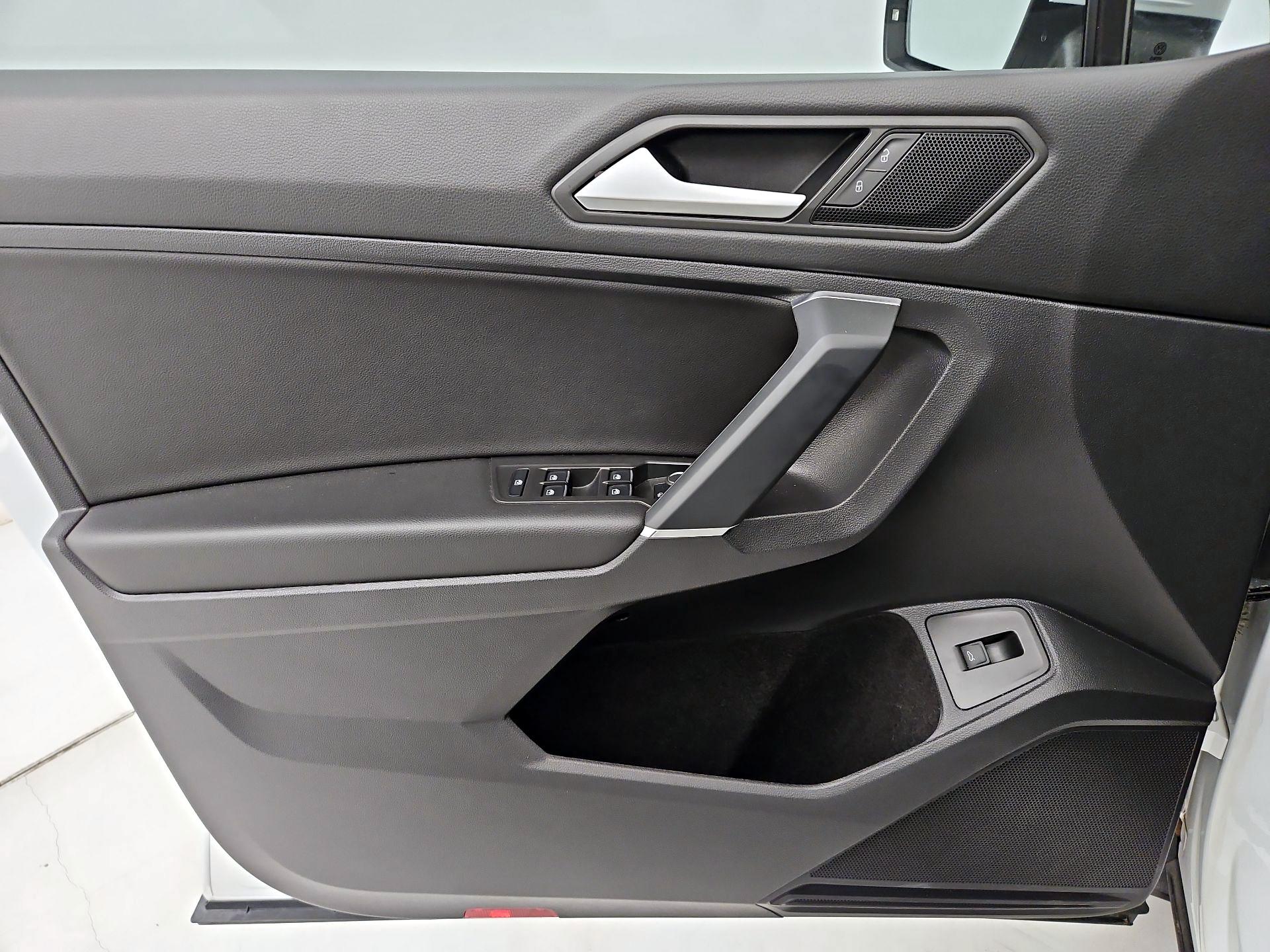 Thumbnail: 2020 Volkswagen Tiguan - 12