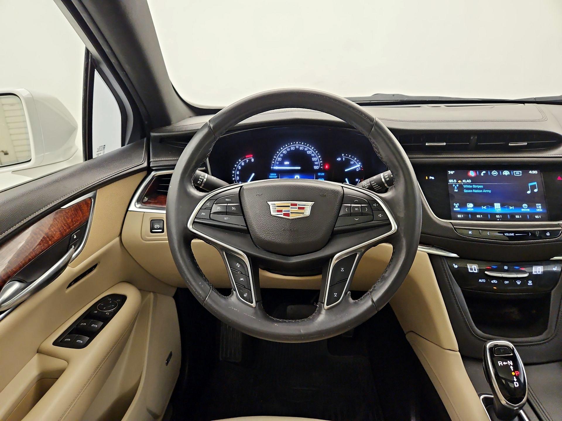 Thumbnail: 2017 Cadillac XT5 - 10