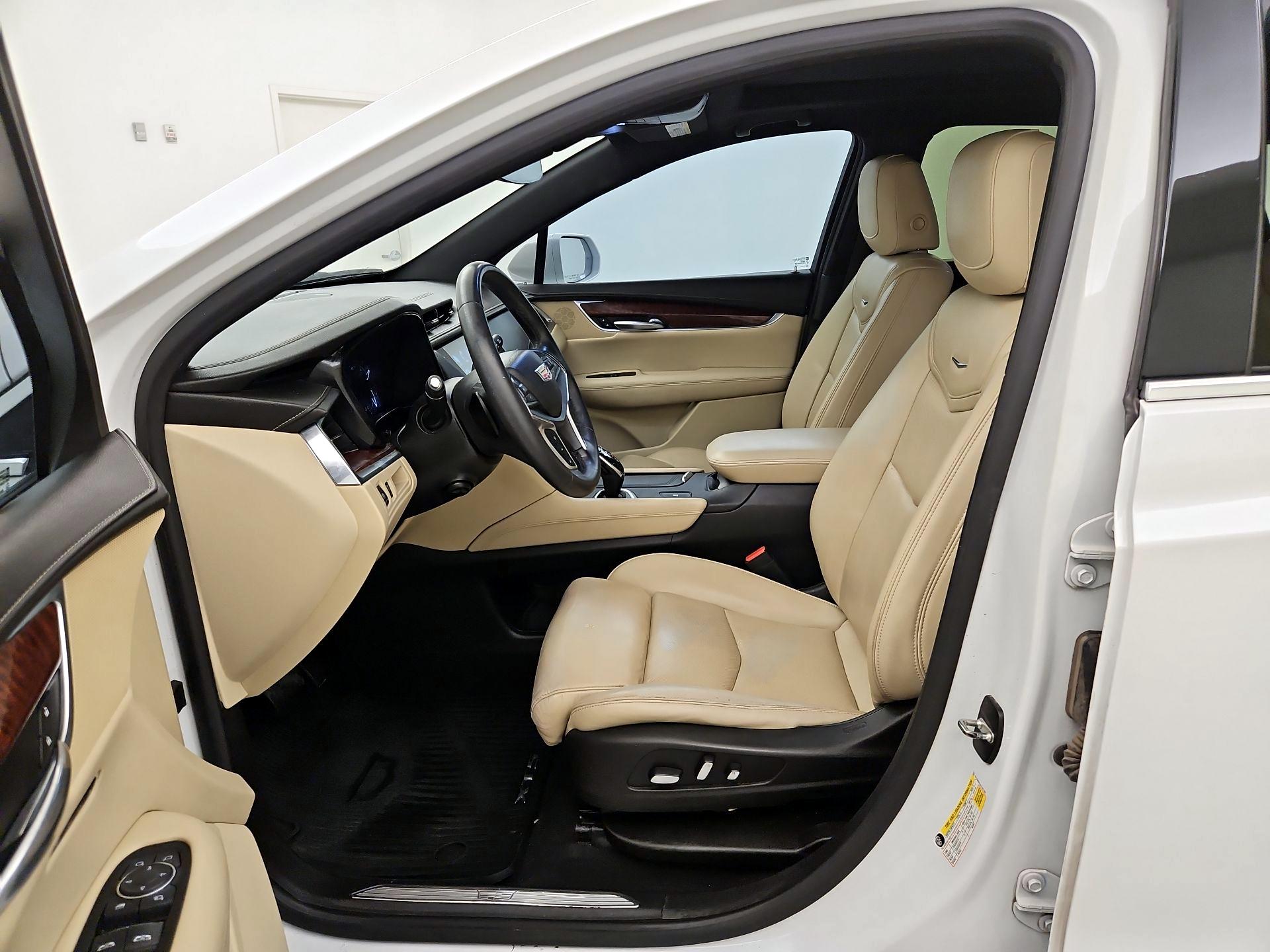 Thumbnail: 2017 Cadillac XT5 - 11
