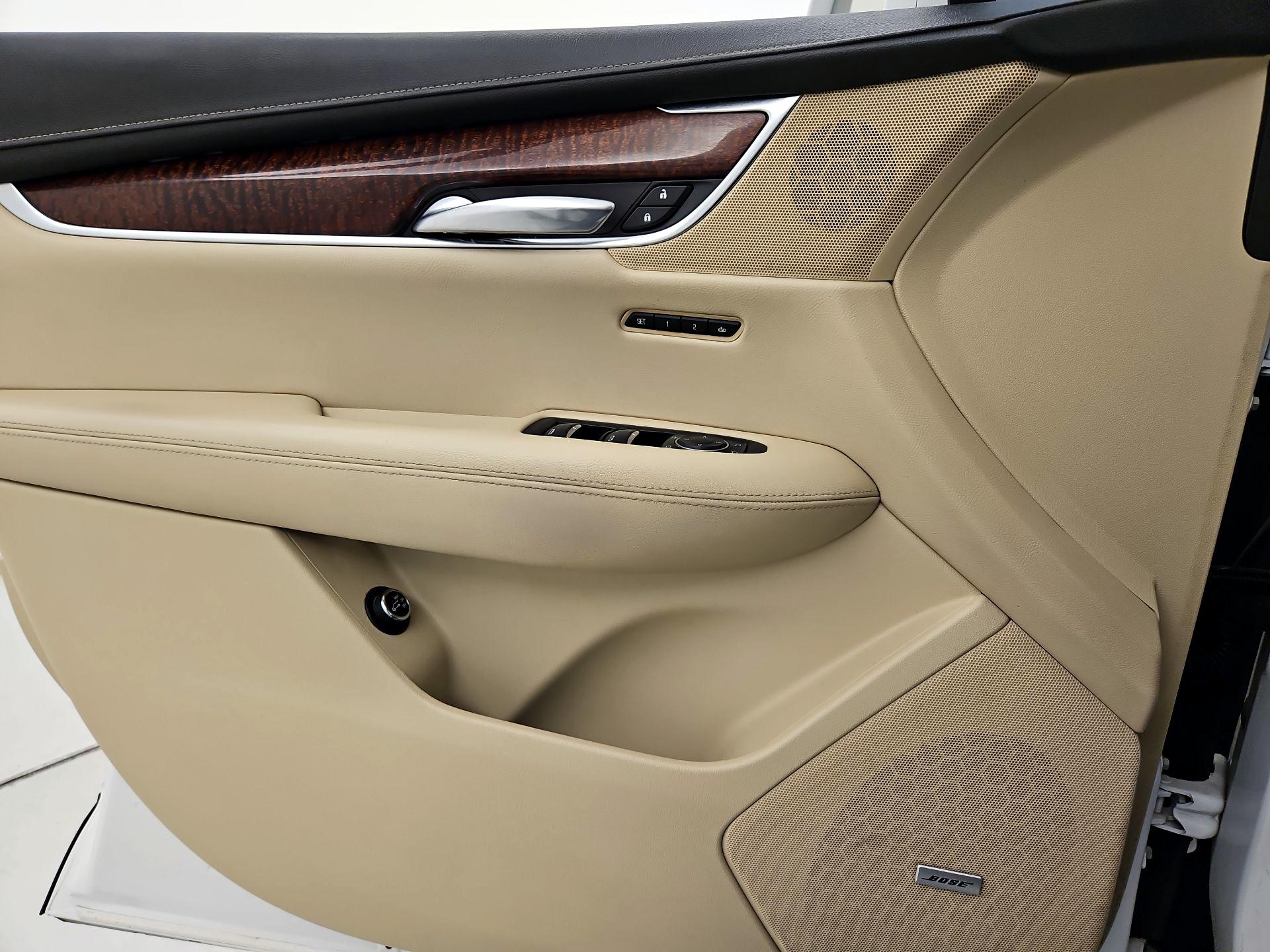 Thumbnail: 2017 Cadillac XT5 - 12