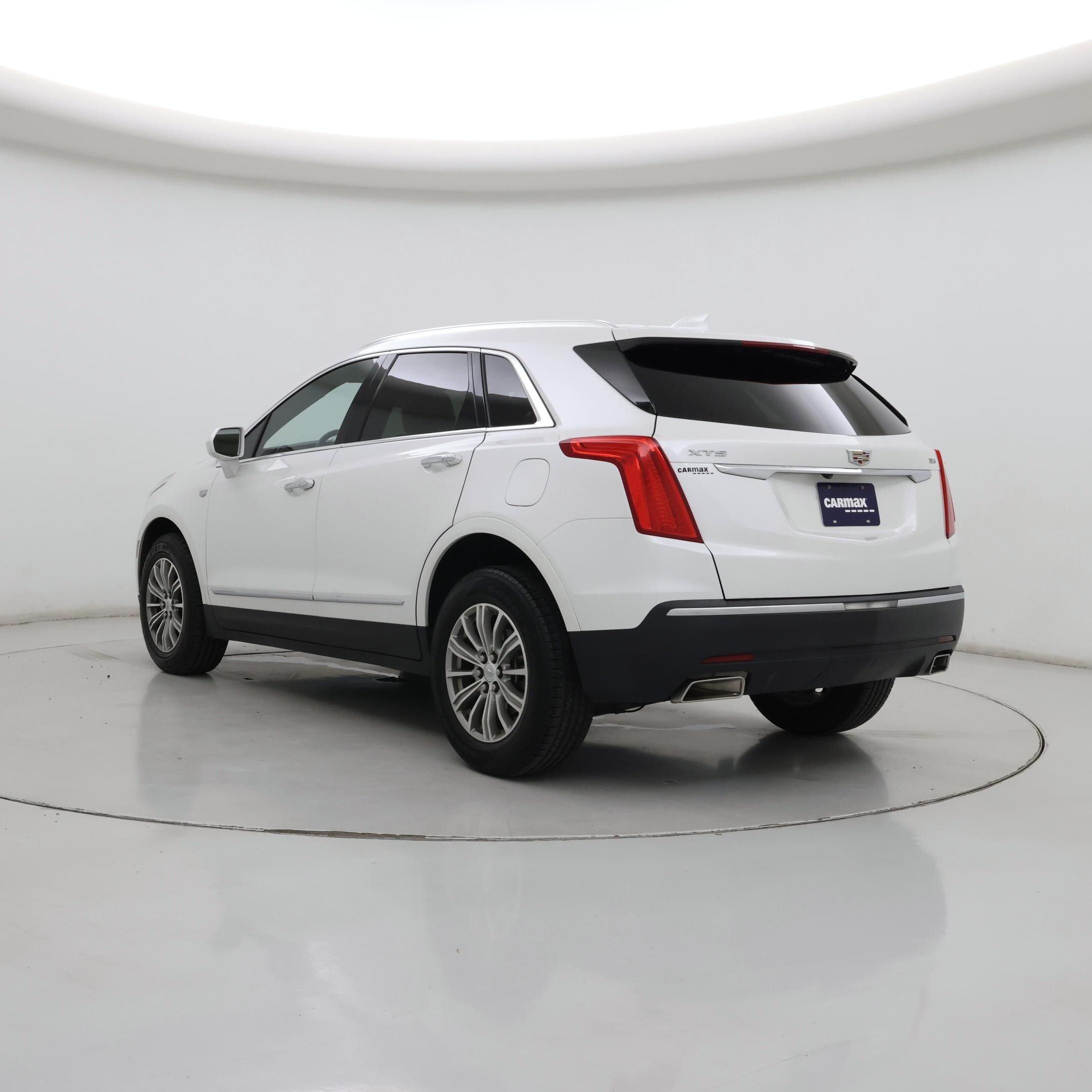 Thumbnail: 2017 Cadillac XT5 - 2
