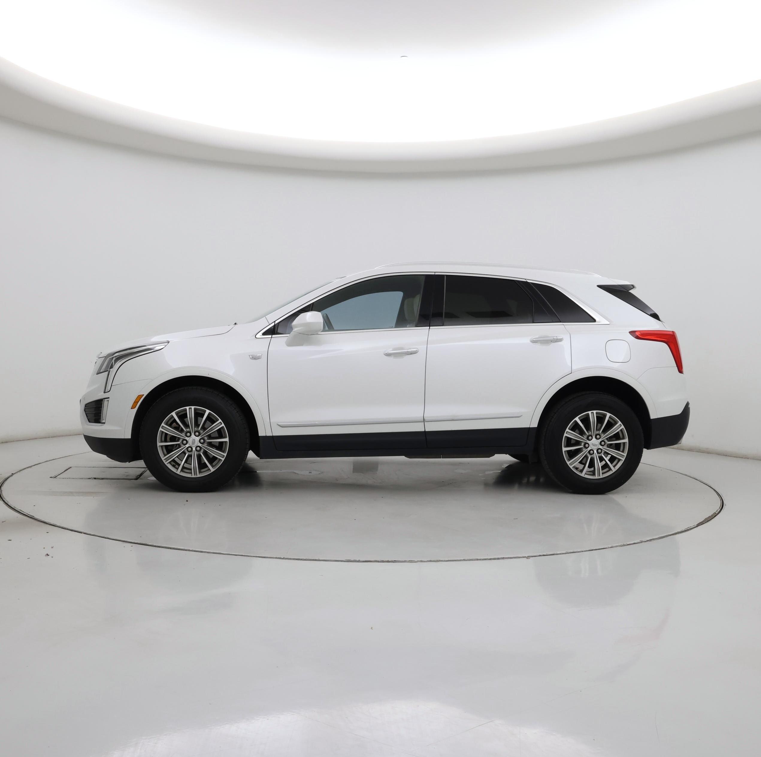 Thumbnail: 2017 Cadillac XT5 - 3