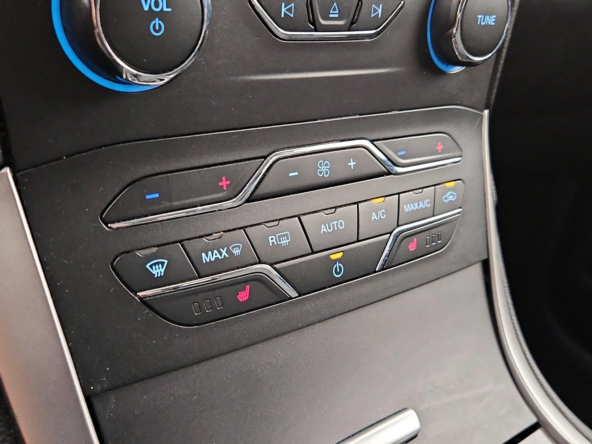 Thumbnail: 2017 Ford Edge - 17