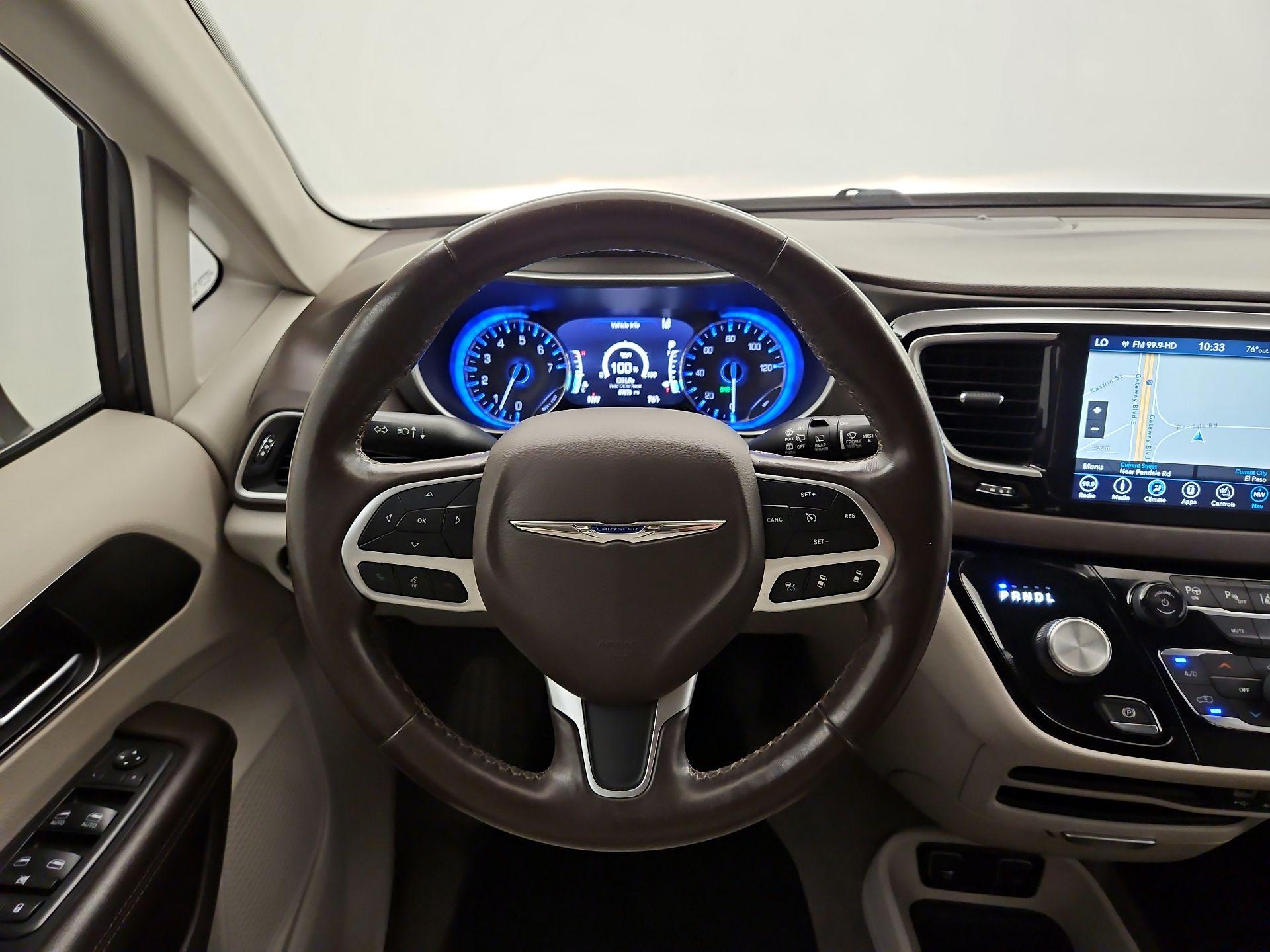 Thumbnail: 2019 Chrysler Pacifica - 10