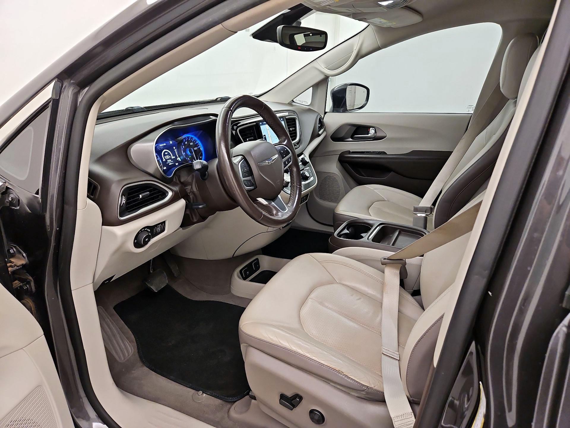 Thumbnail: 2019 Chrysler Pacifica - 11