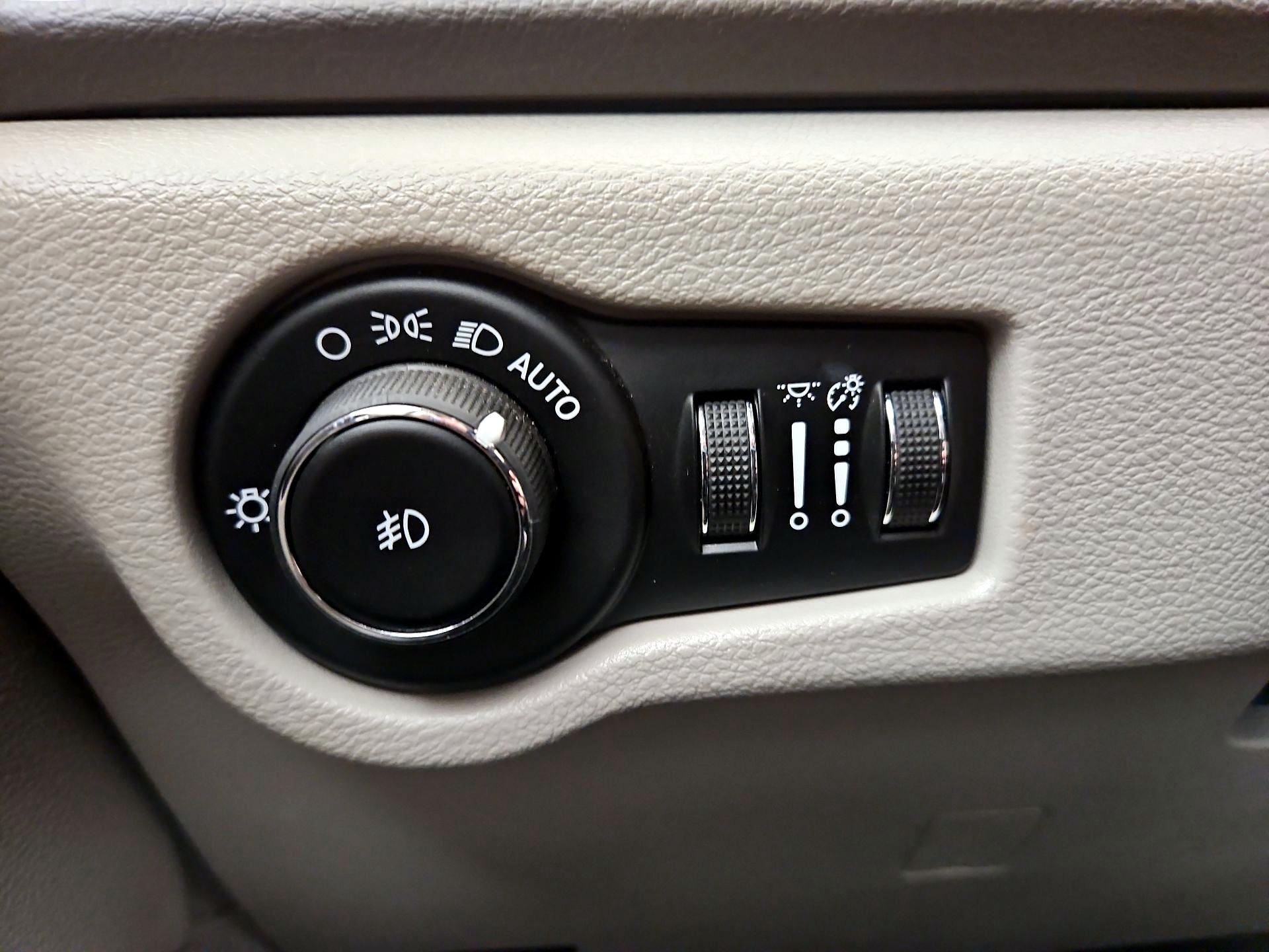 Thumbnail: 2019 Chrysler Pacifica - 13