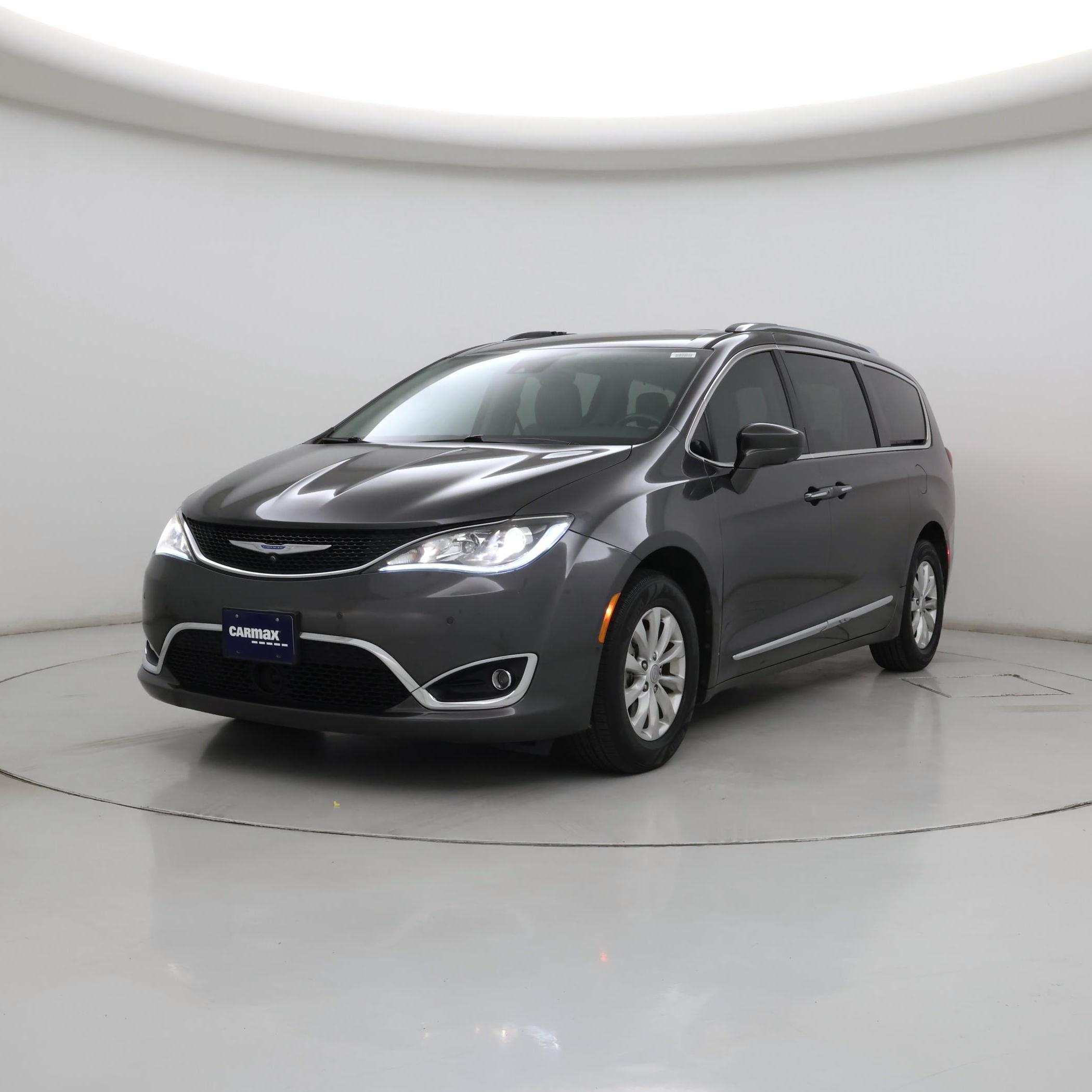 Thumbnail: 2019 Chrysler Pacifica - 4