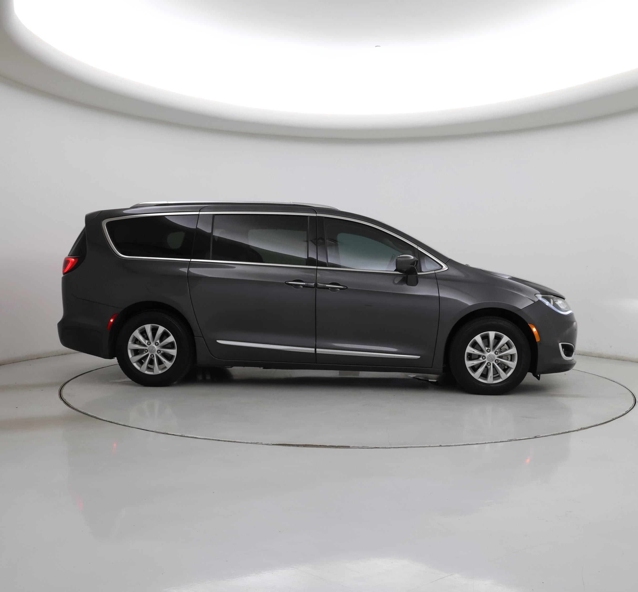 Thumbnail: 2019 Chrysler Pacifica - 7