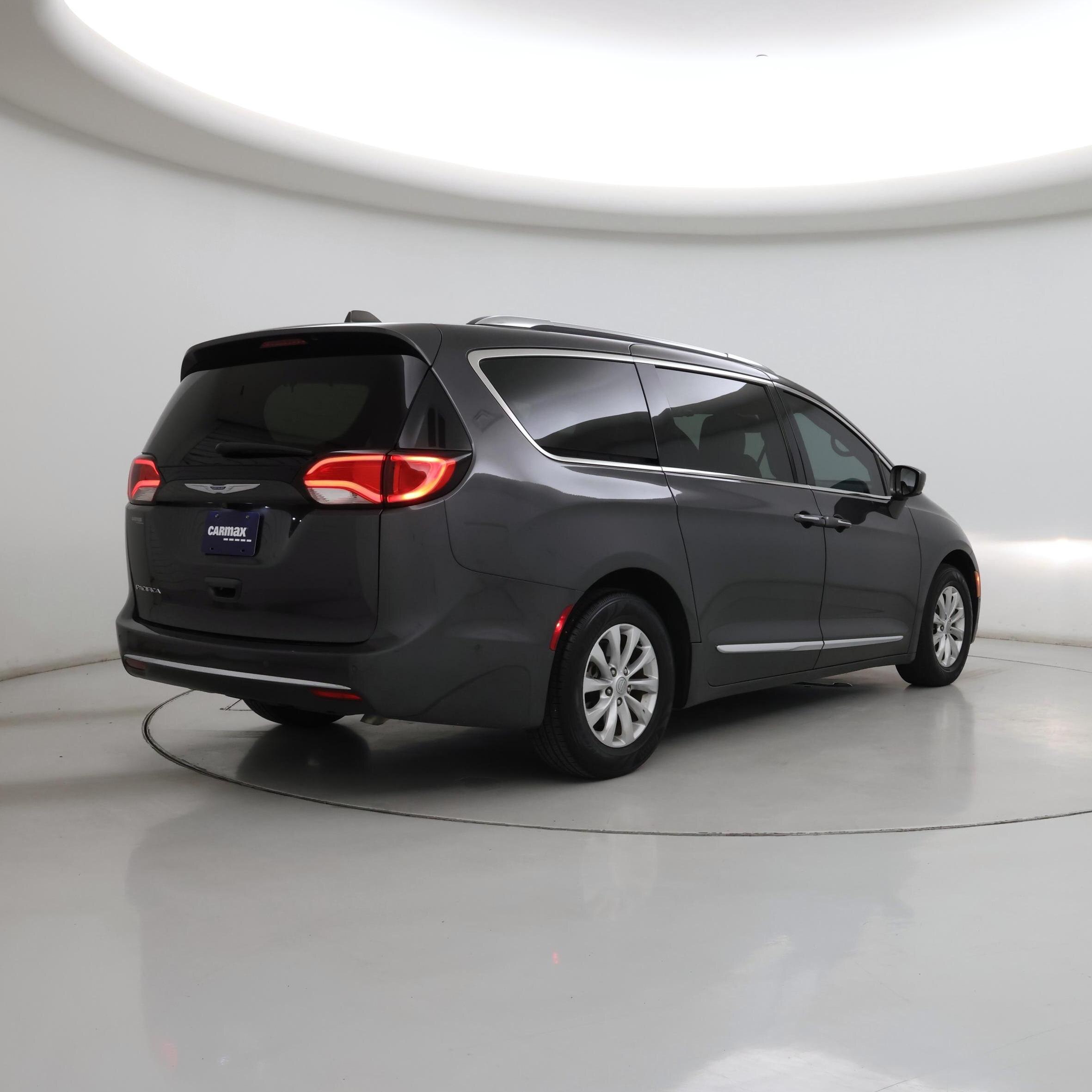 Thumbnail: 2019 Chrysler Pacifica - 8