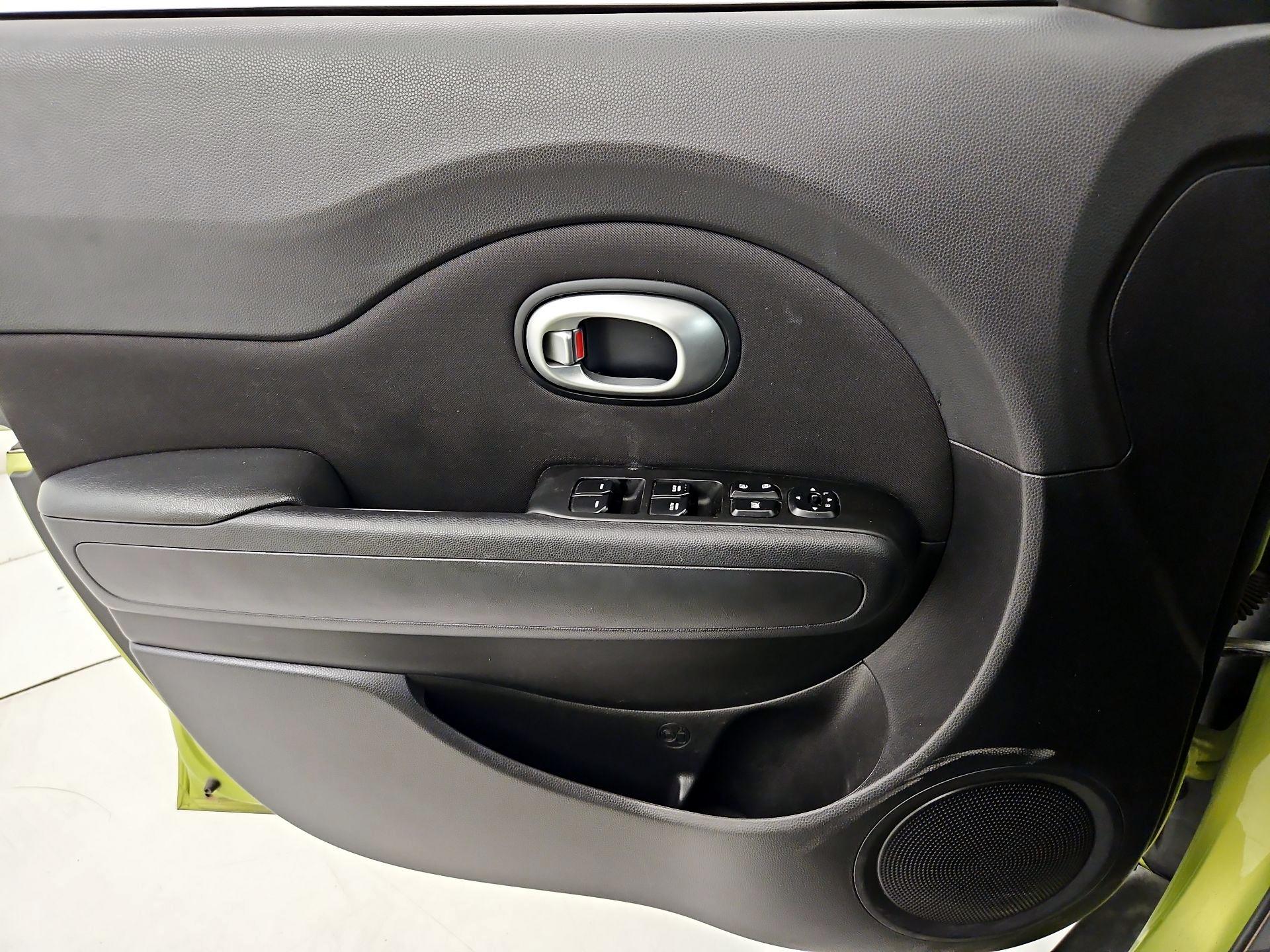 Thumbnail: 2015 Kia Soul - 12