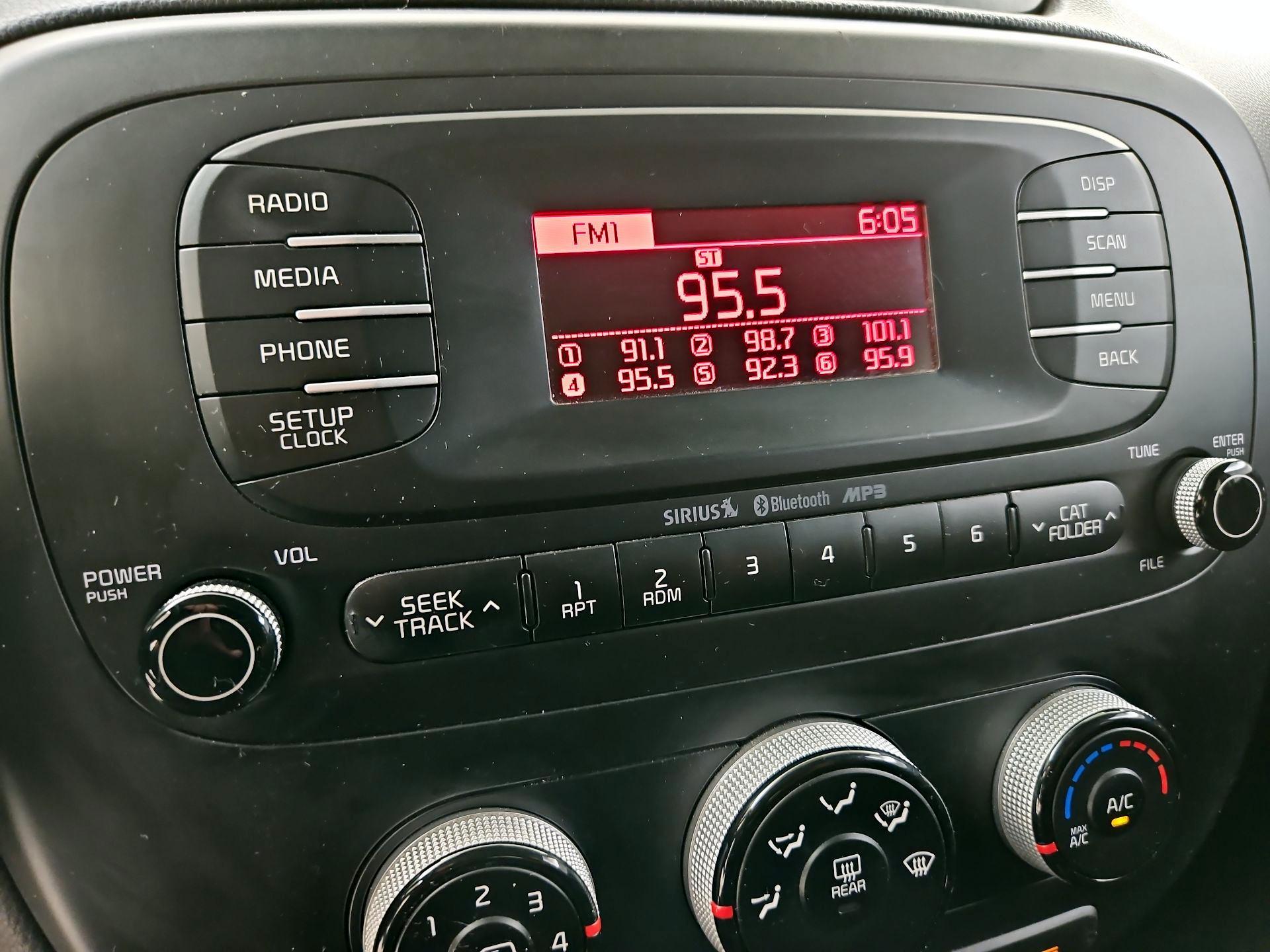 Thumbnail: 2015 Kia Soul - 14