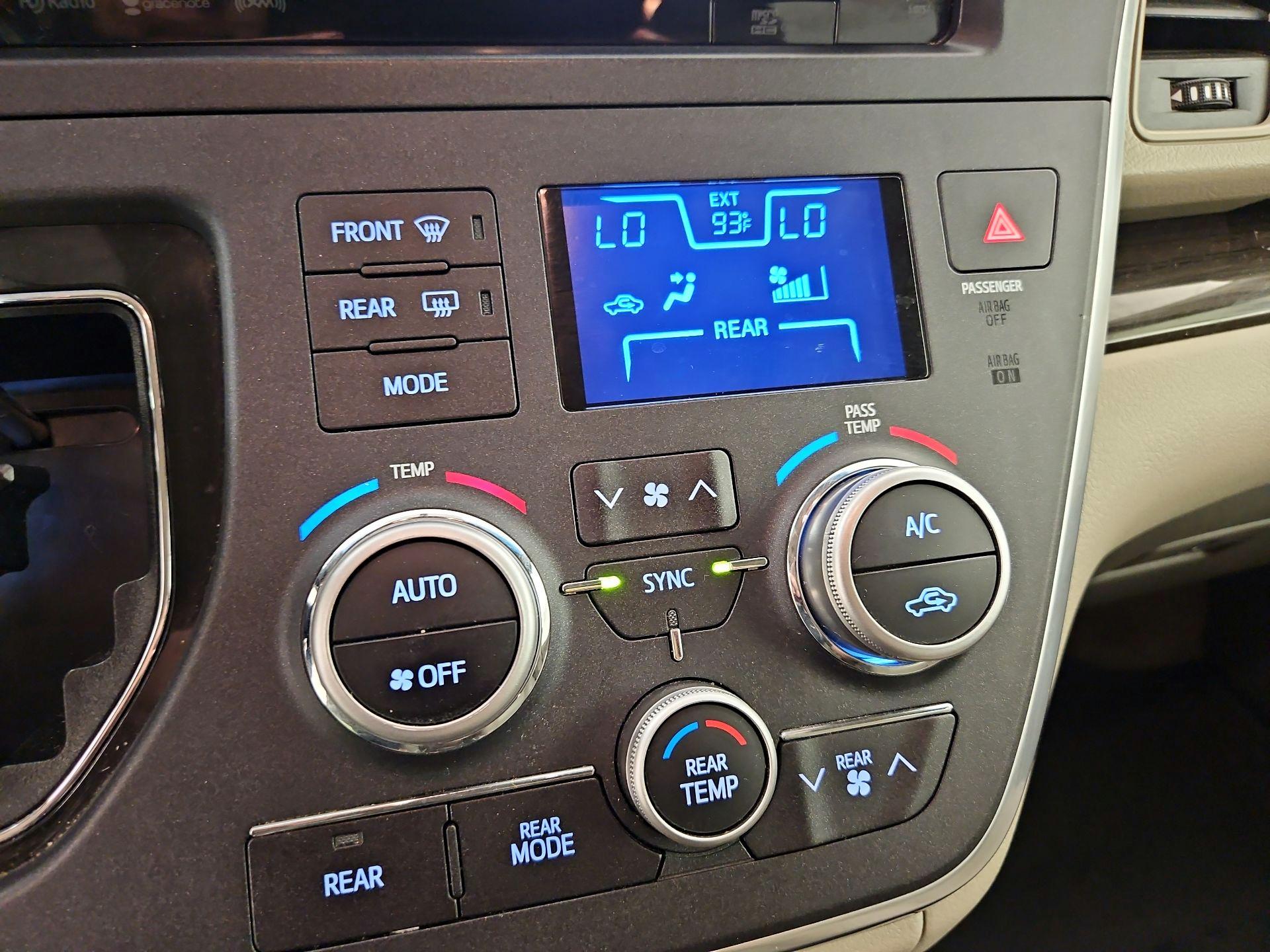 Thumbnail: 2017 Toyota Sienna - 17