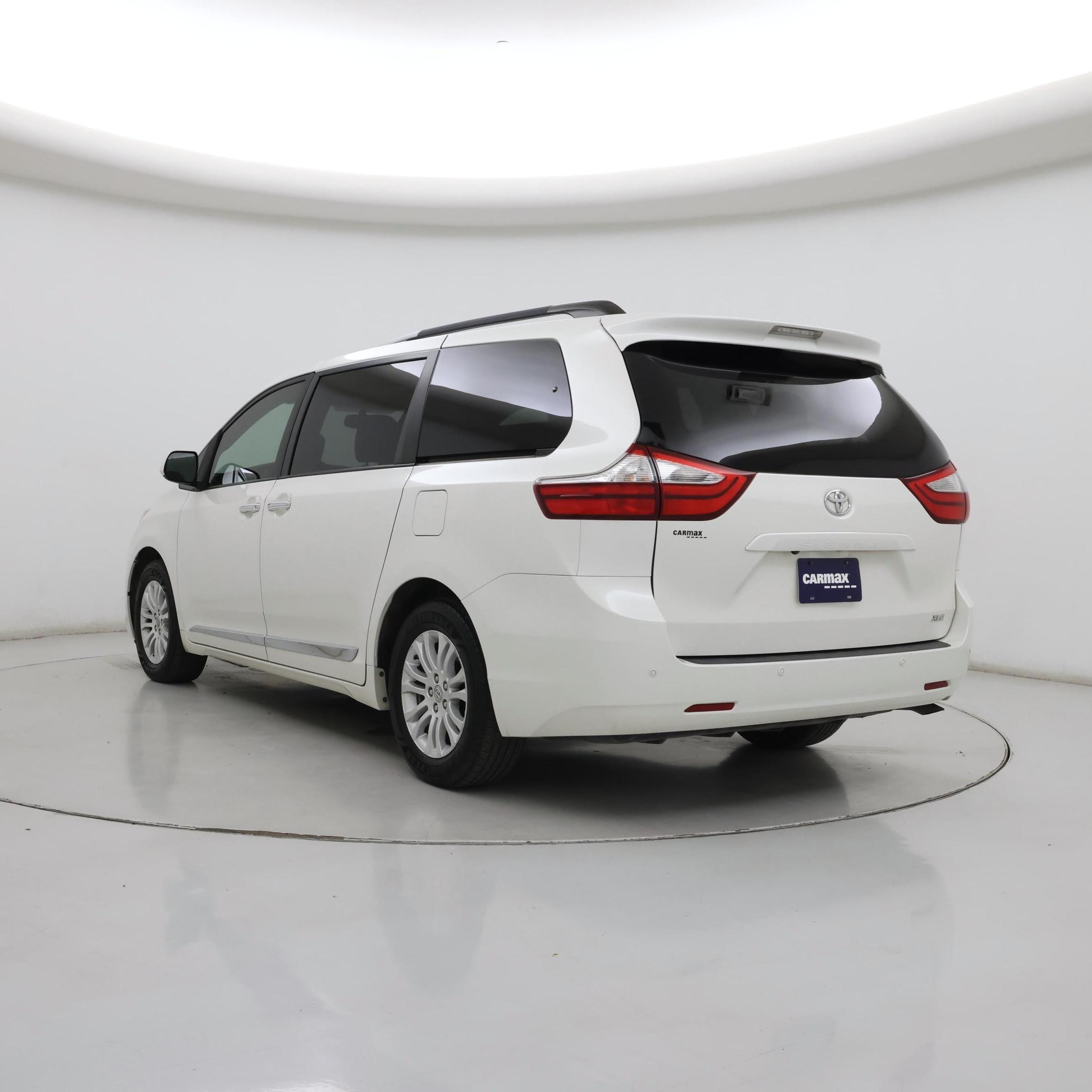 Thumbnail: 2017 Toyota Sienna - 2