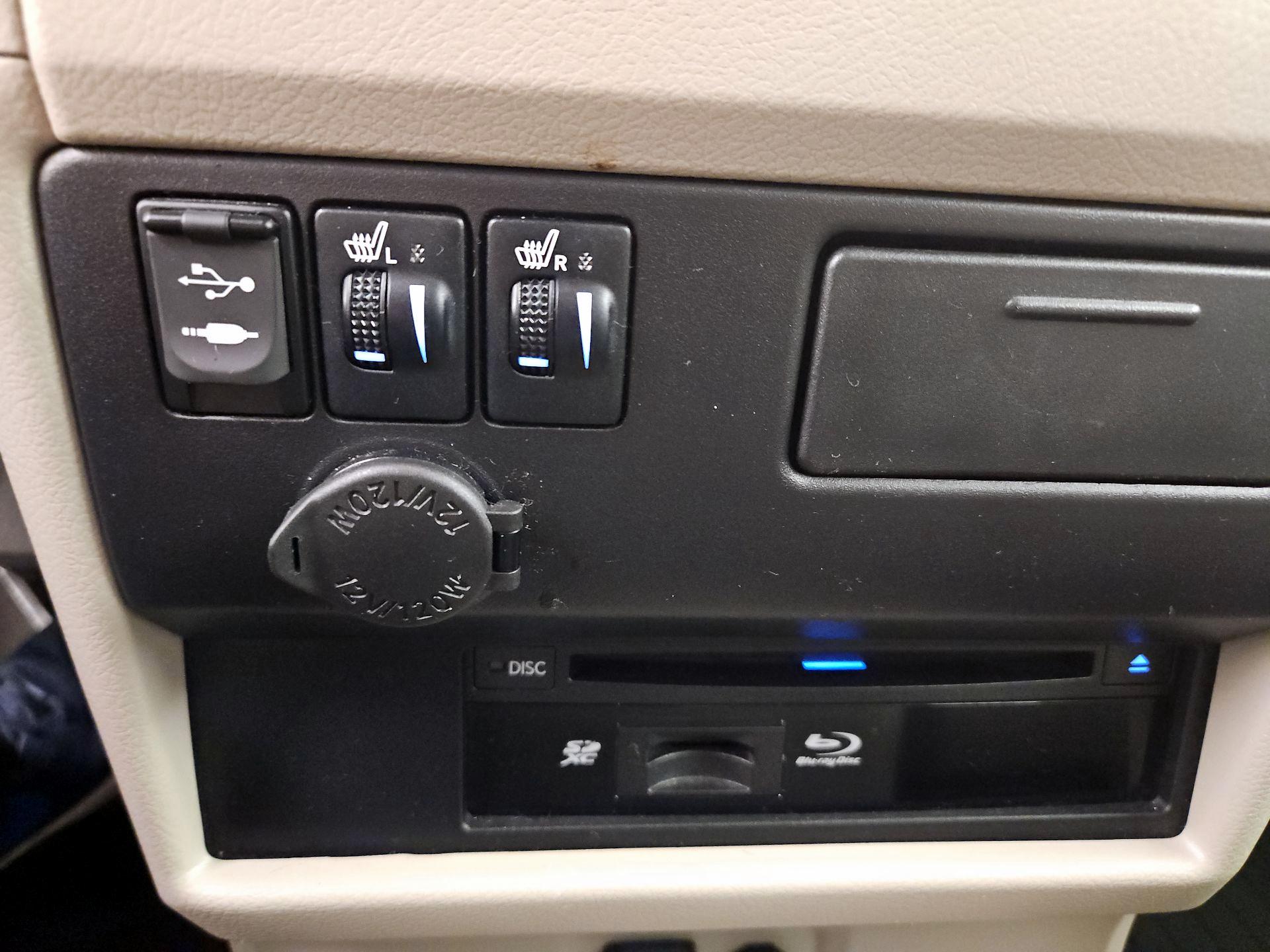 Thumbnail: 2017 Toyota Sienna - 19