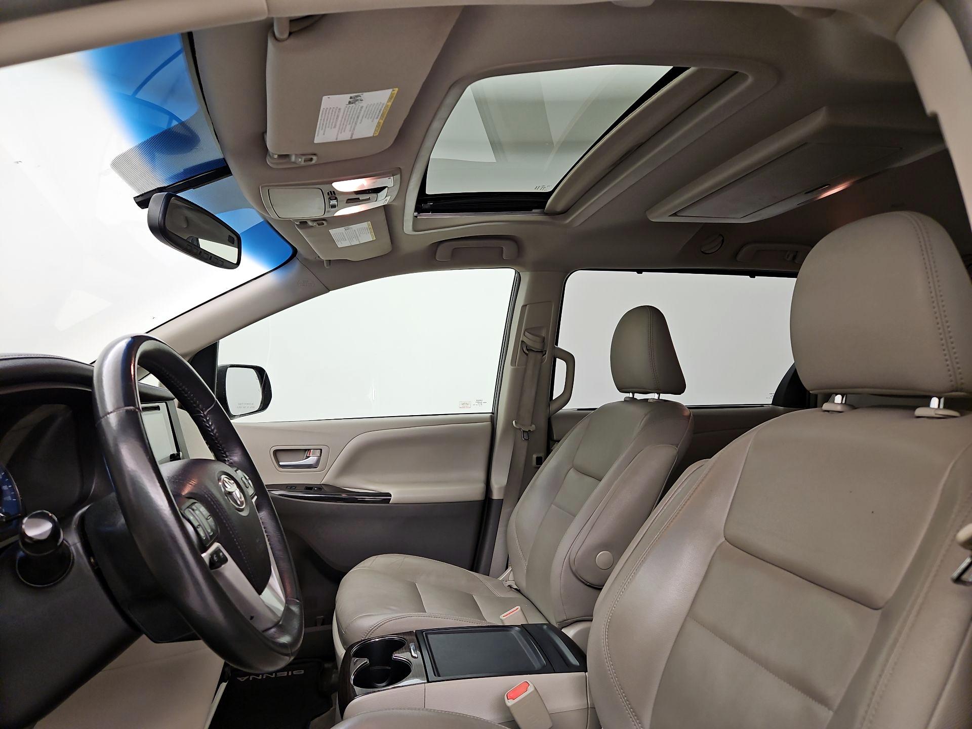 Thumbnail: 2017 Toyota Sienna - 20