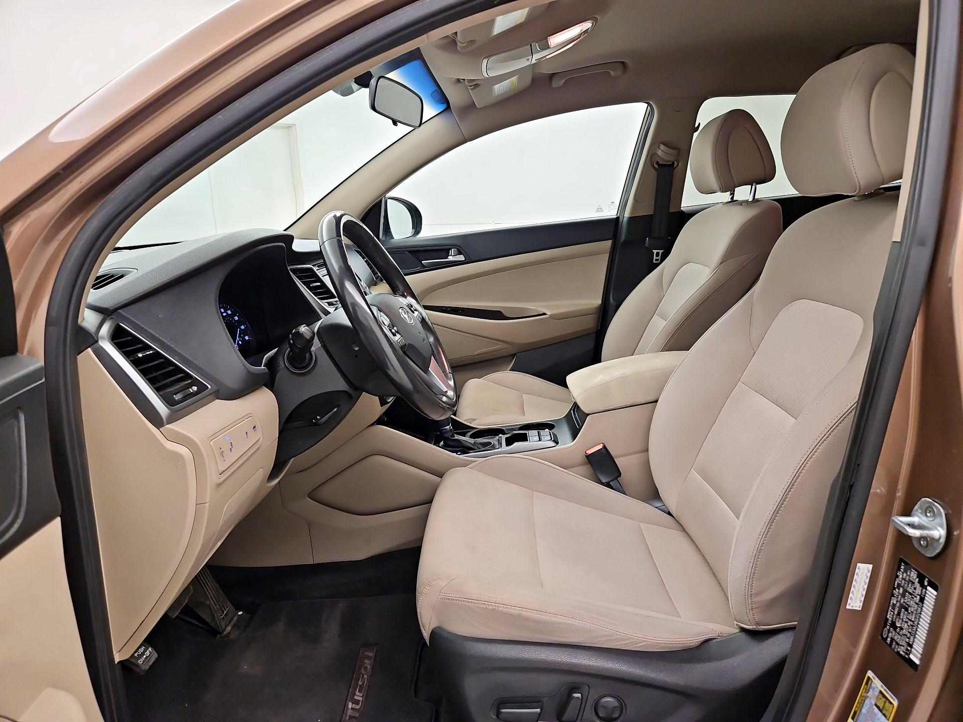 Thumbnail: 2016 Hyundai Tucson - 11