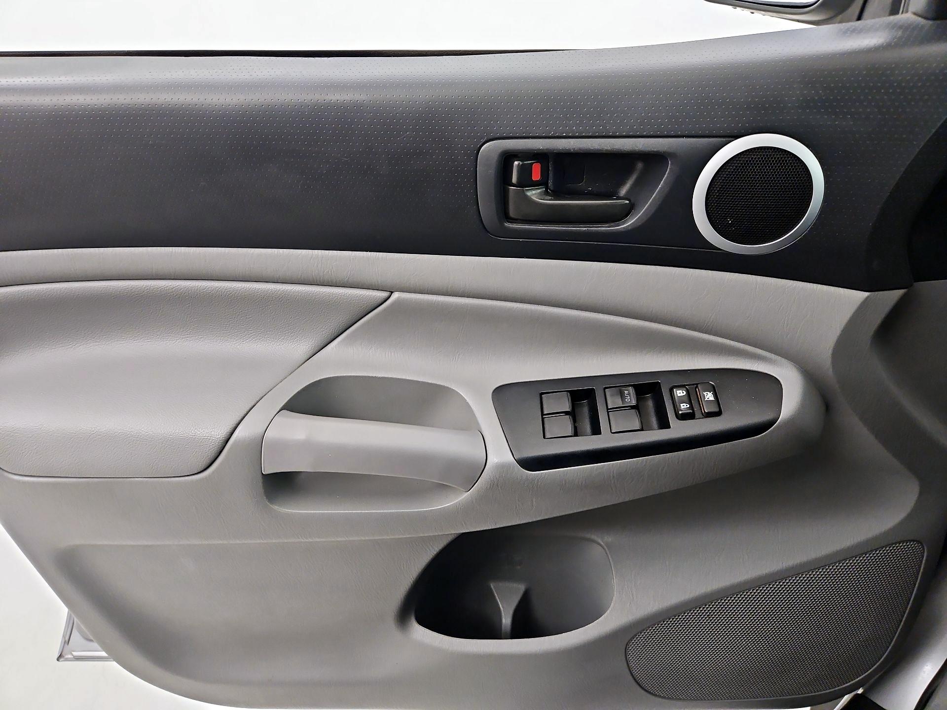 Thumbnail: 2014 Toyota Tacoma - 12