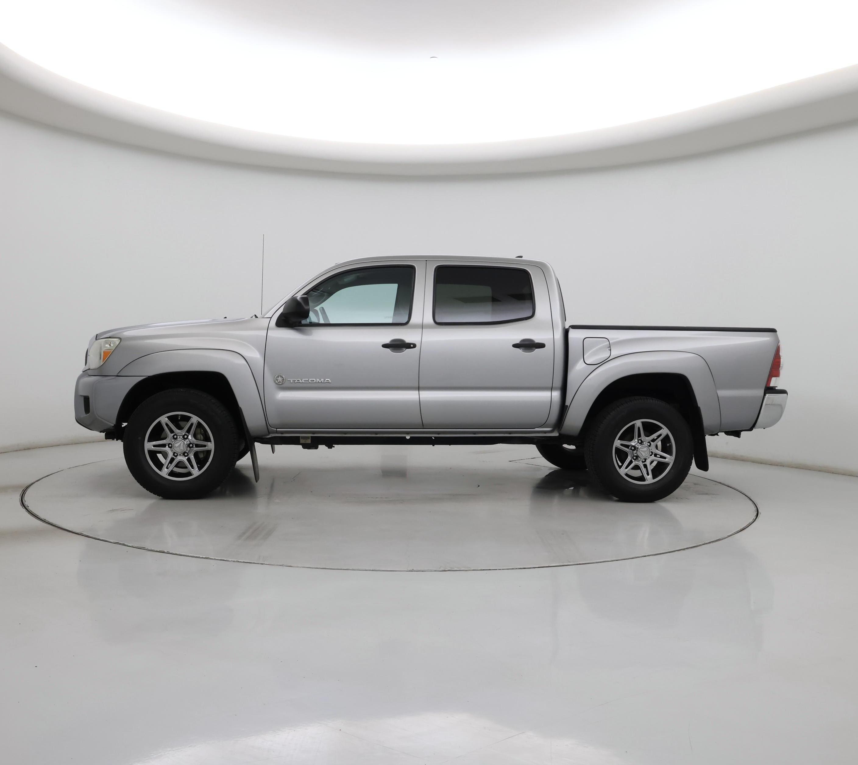Thumbnail: 2014 Toyota Tacoma - 3