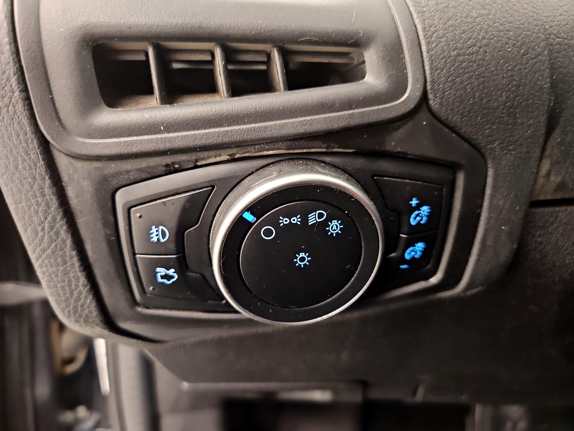 Thumbnail: 2015 Ford Focus - 13