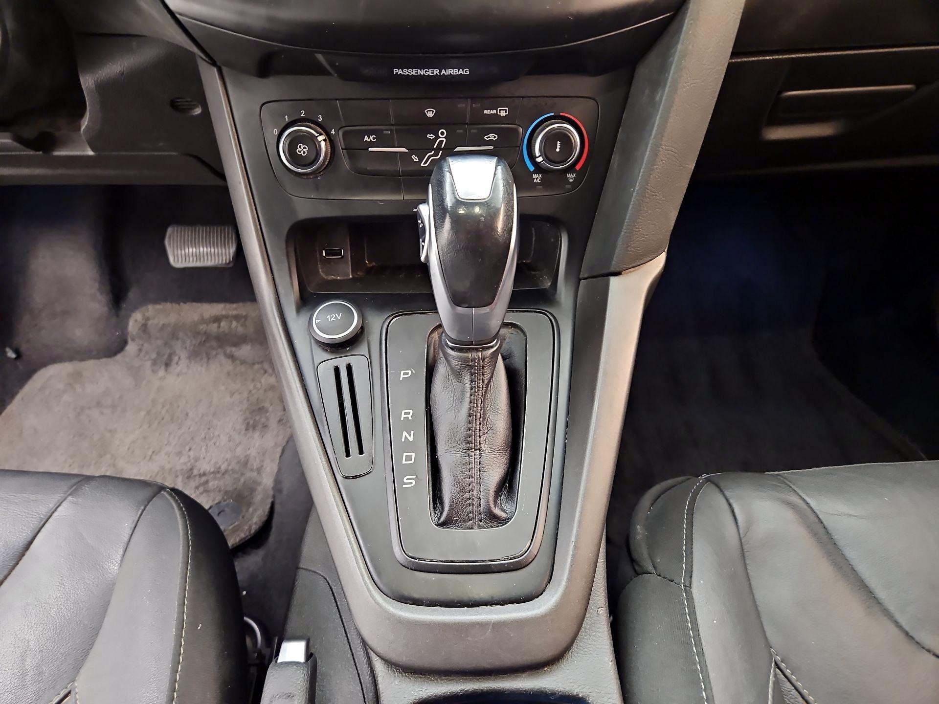 Thumbnail: 2015 Ford Focus - 17