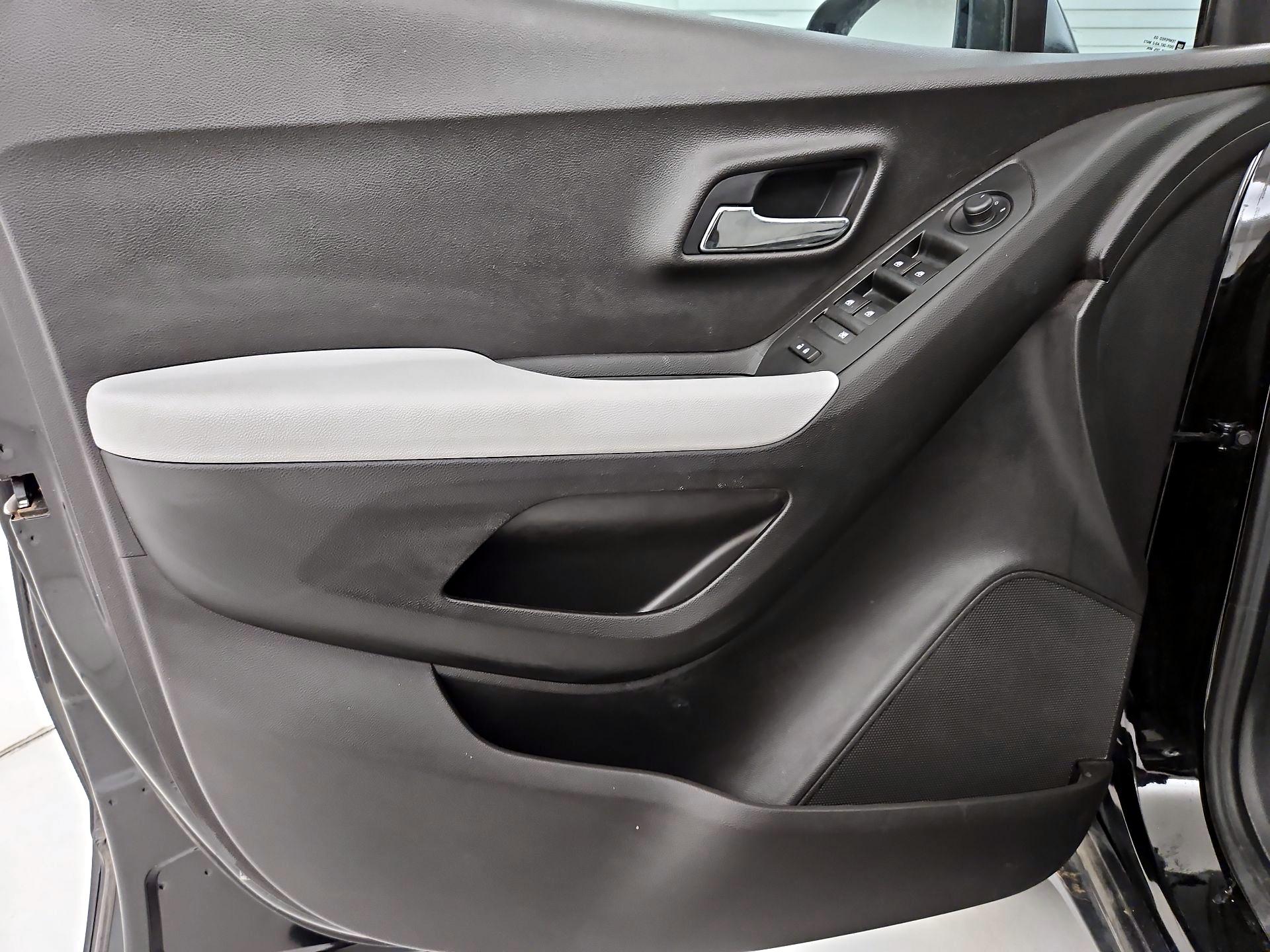 Thumbnail: 2018 Chevrolet Trax - 12