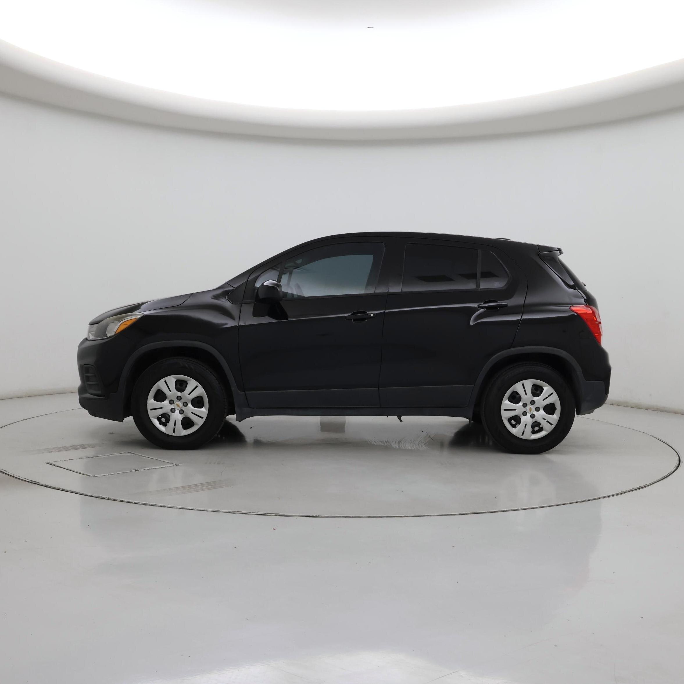 Thumbnail: 2018 Chevrolet Trax - 3